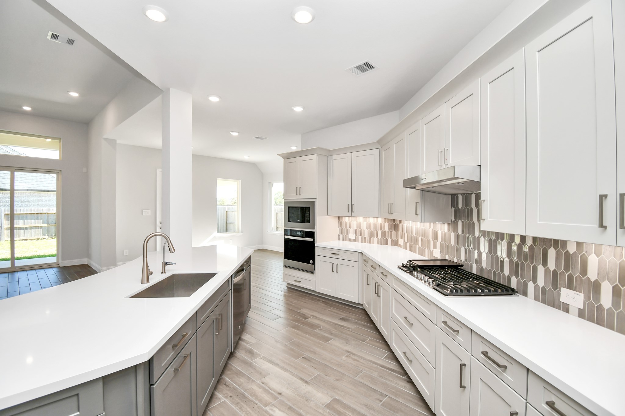 20922 Whirlaway Green Circle Property Photo 2