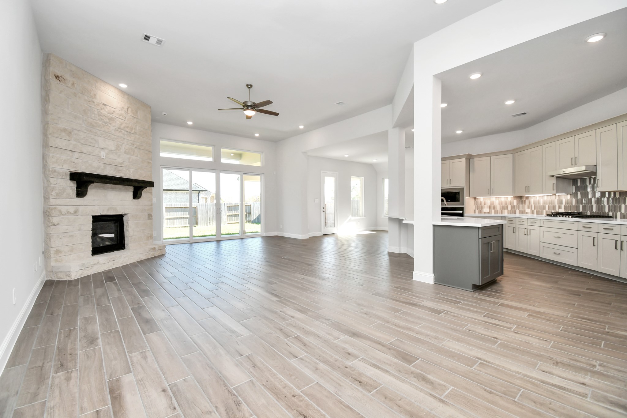 20922 Whirlaway Green Circle Property Photo 3