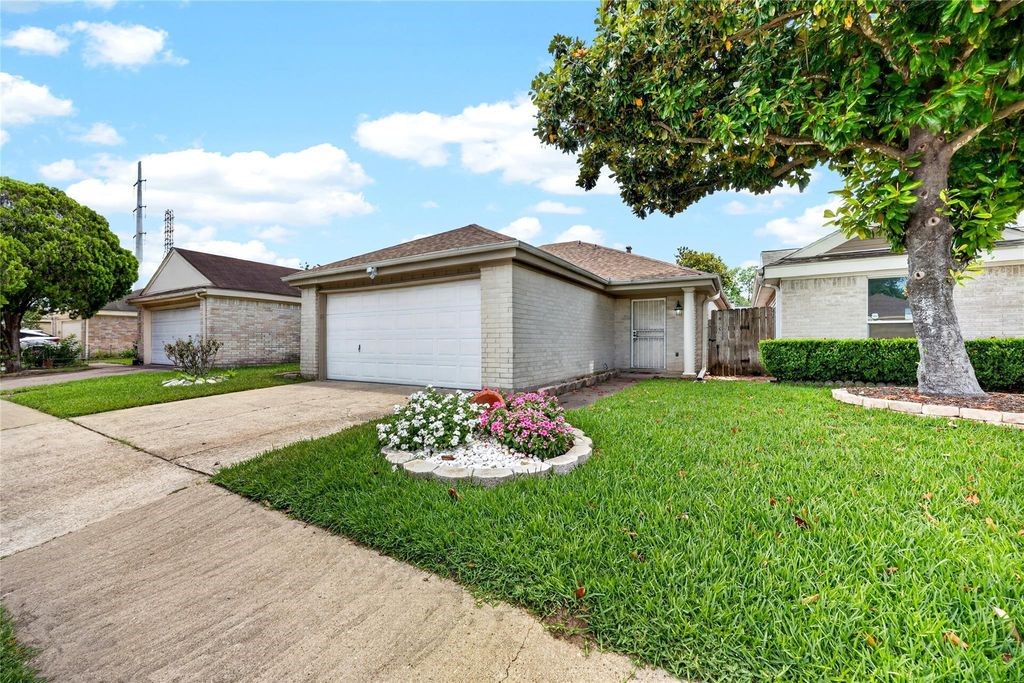 11103 Bellerive Drive Property Photo 2