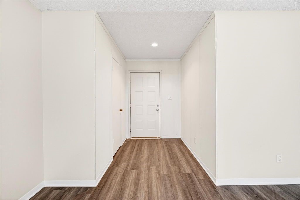 11103 Bellerive Drive Property Photo 4