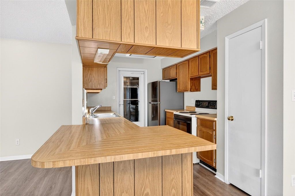 11103 Bellerive Drive Property Photo 12