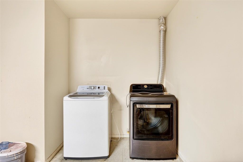 11103 Bellerive Drive Property Photo 17