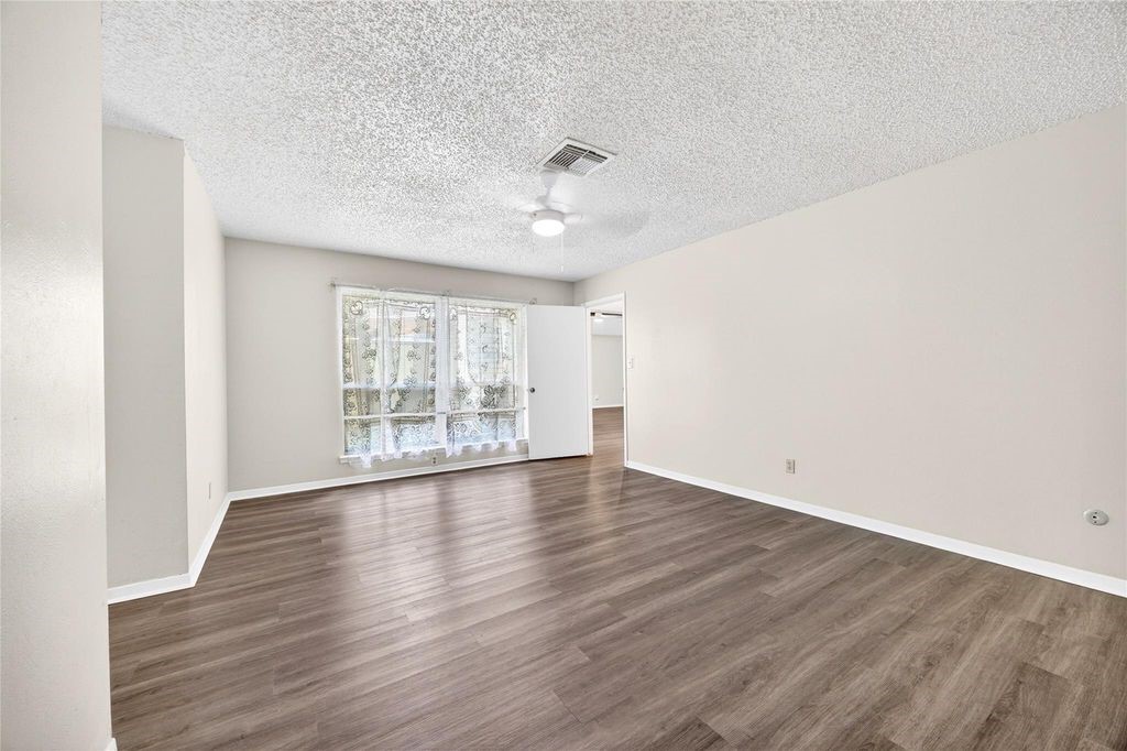 11103 Bellerive Drive Property Photo 19