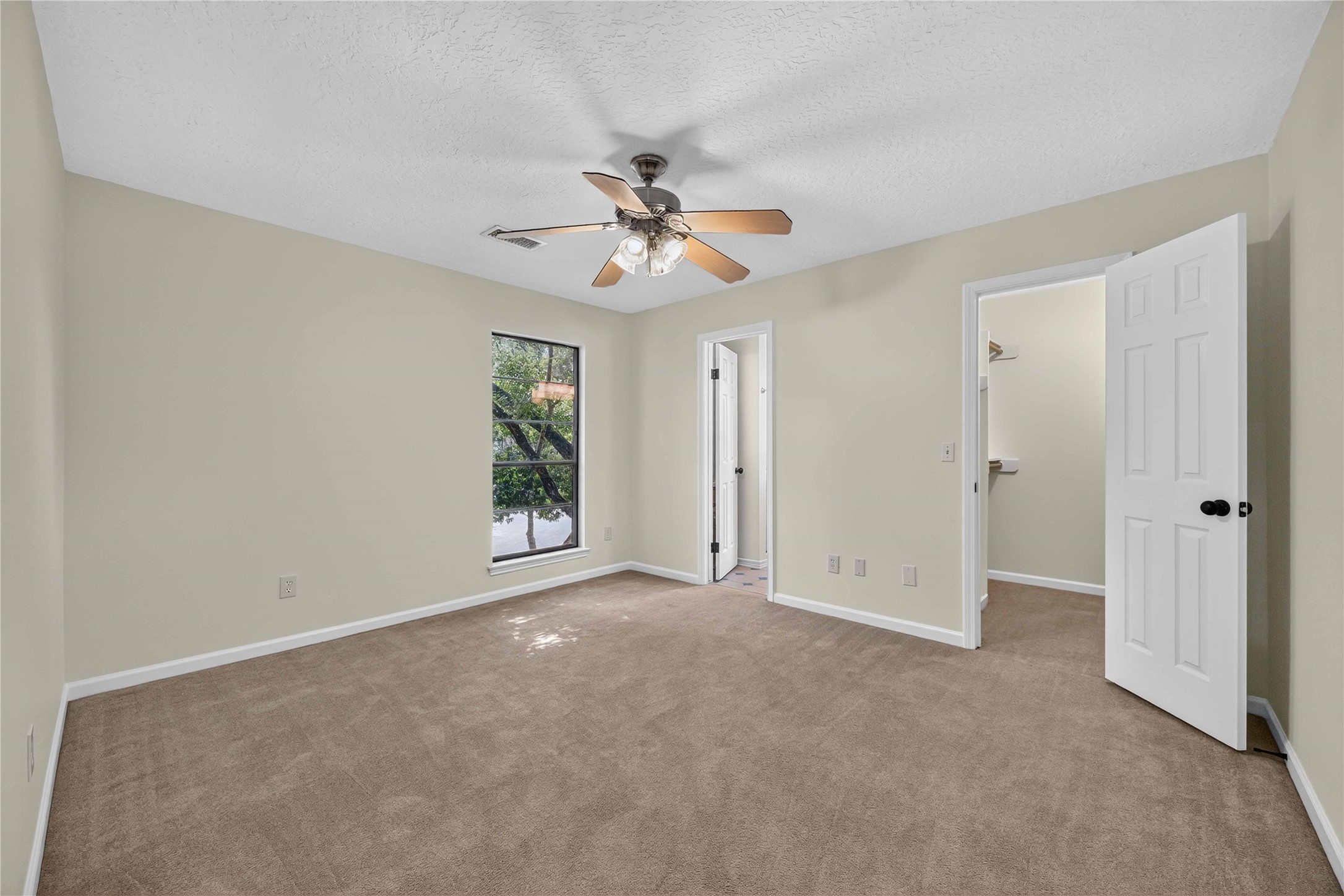 27 Shining Lakes Place Property Photo 24