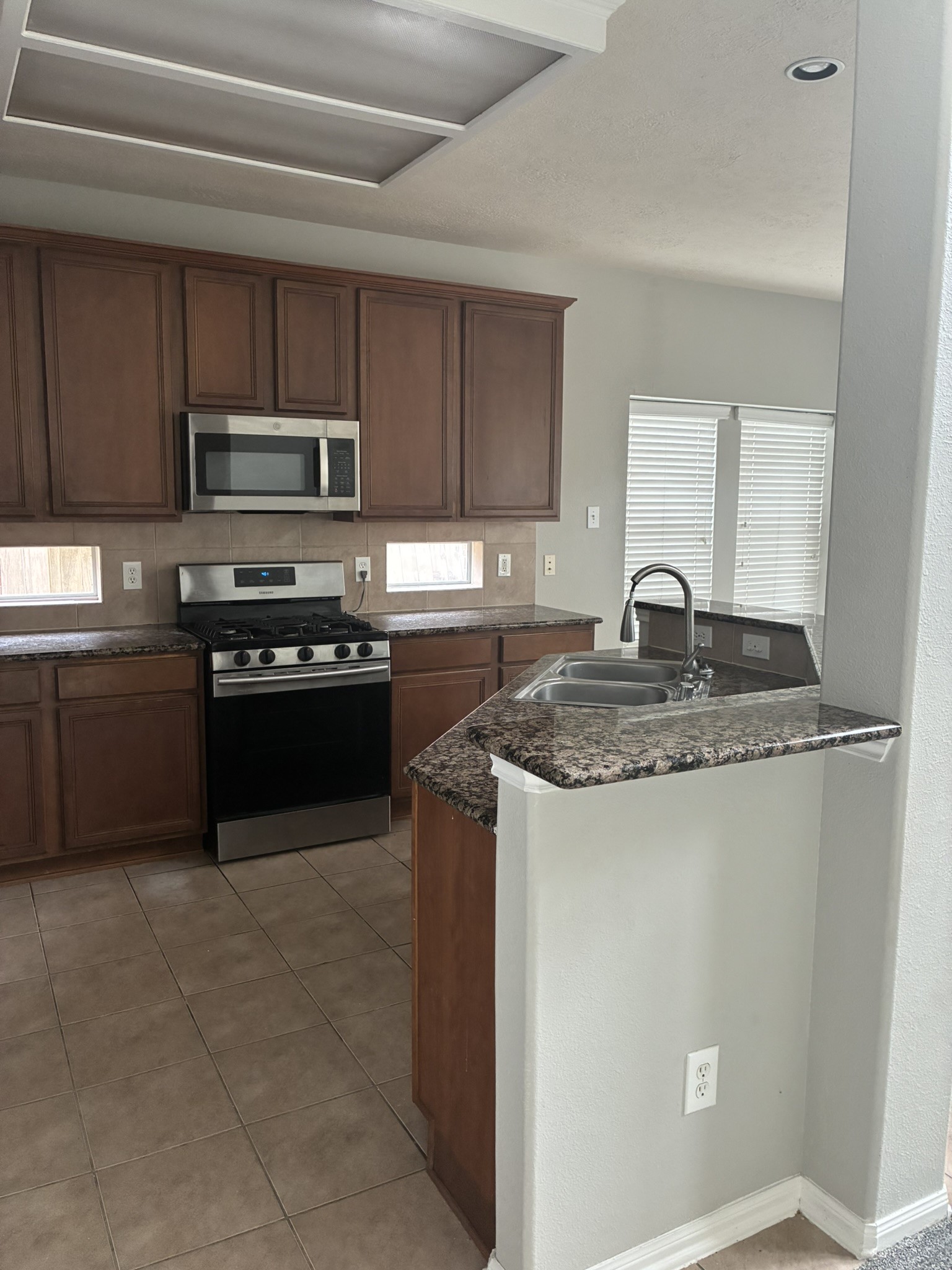 2922 Laurel Brook Ln Property Photo 3