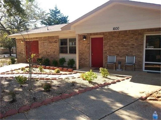 1600 E Murchison St Property Photo 3