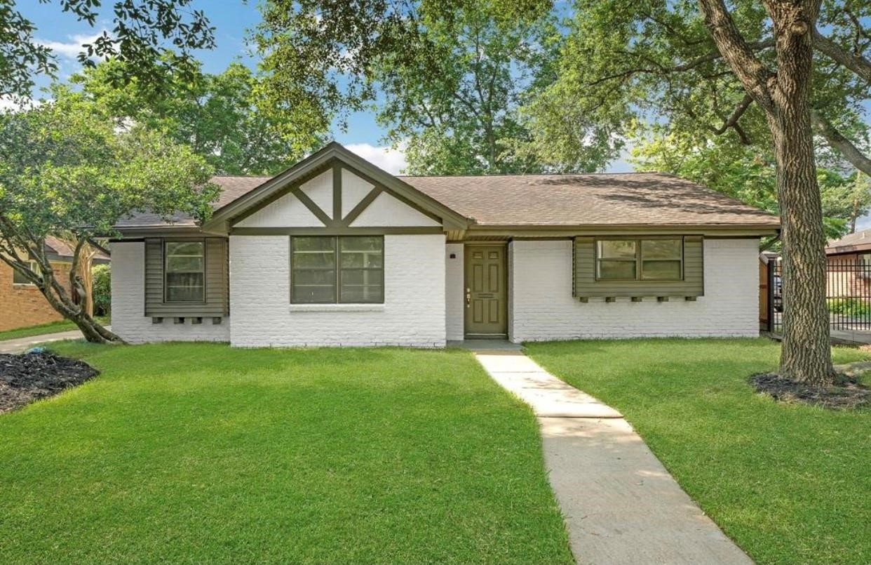 5822 Belrose Drive Property Photo 1