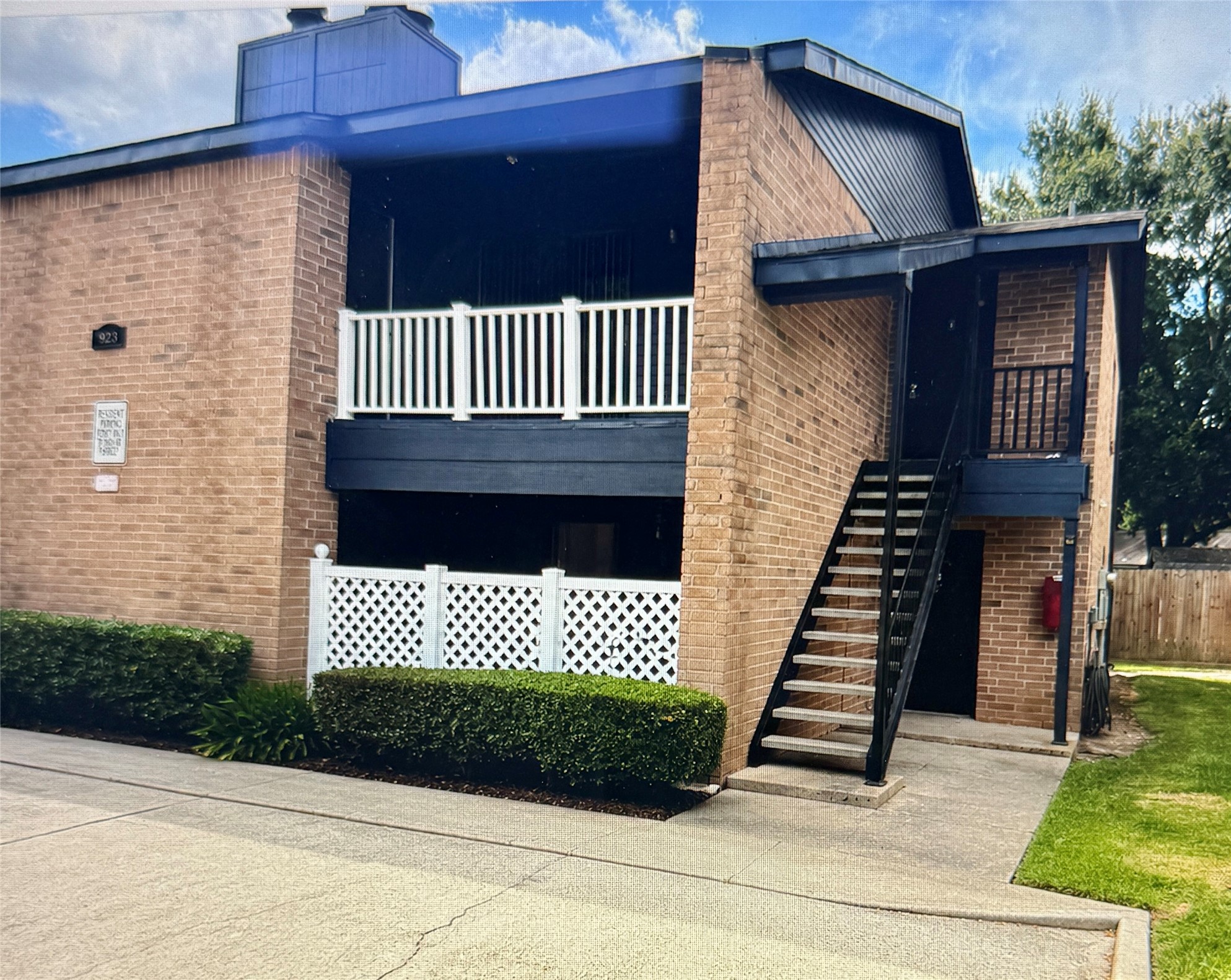 923 Carrell Street D Property Photo 1