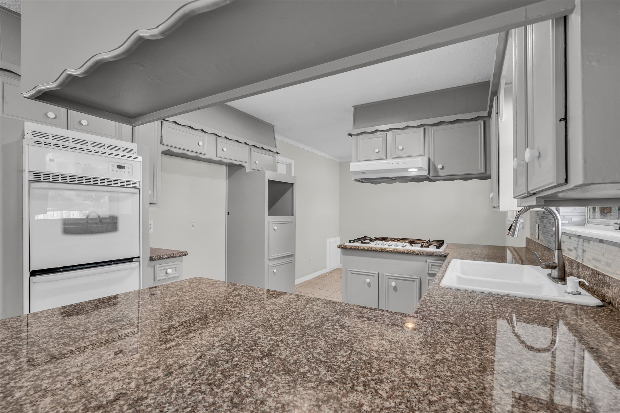 2808 Burke Road Property Photo 10