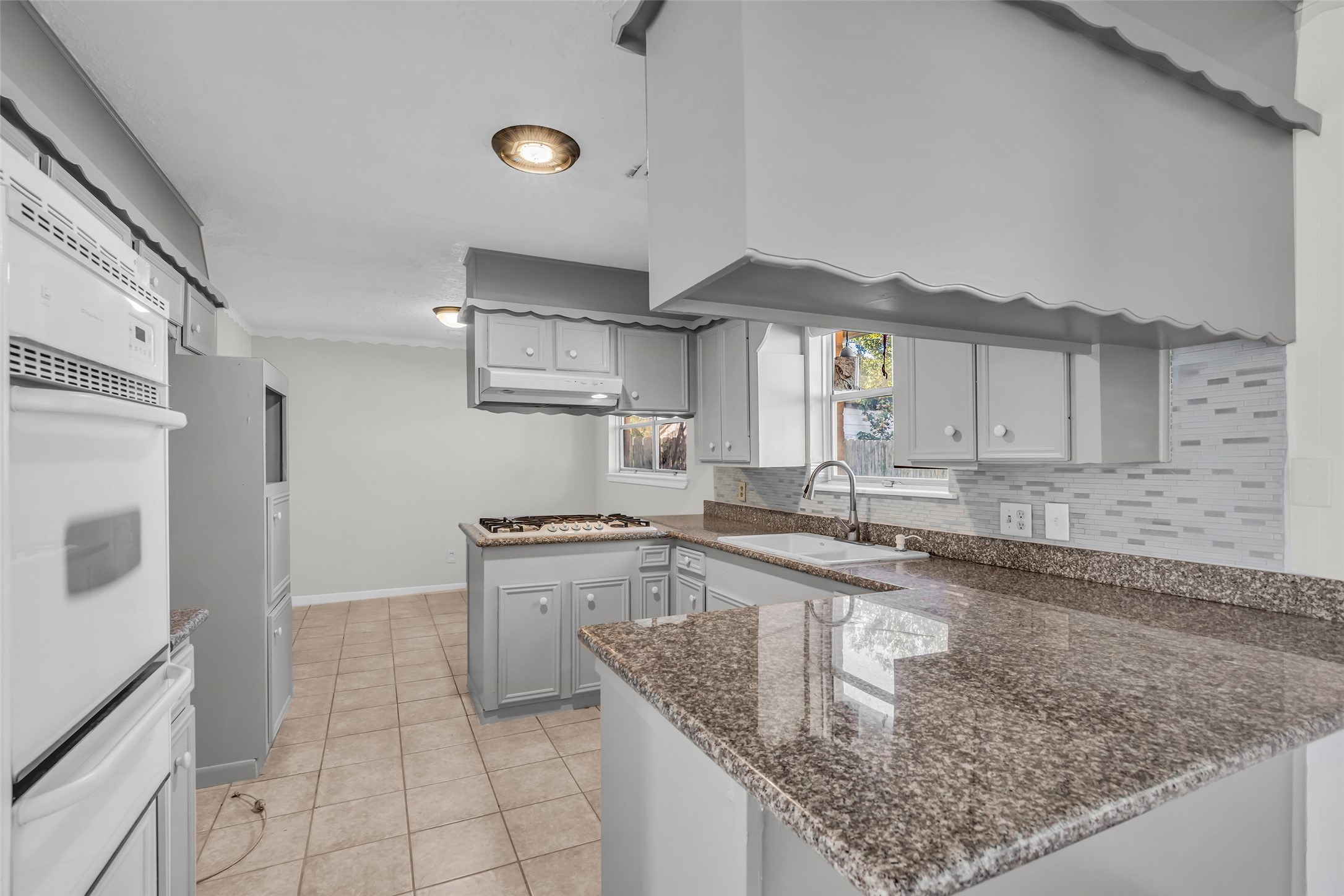 2808 Burke Road Property Photo 11