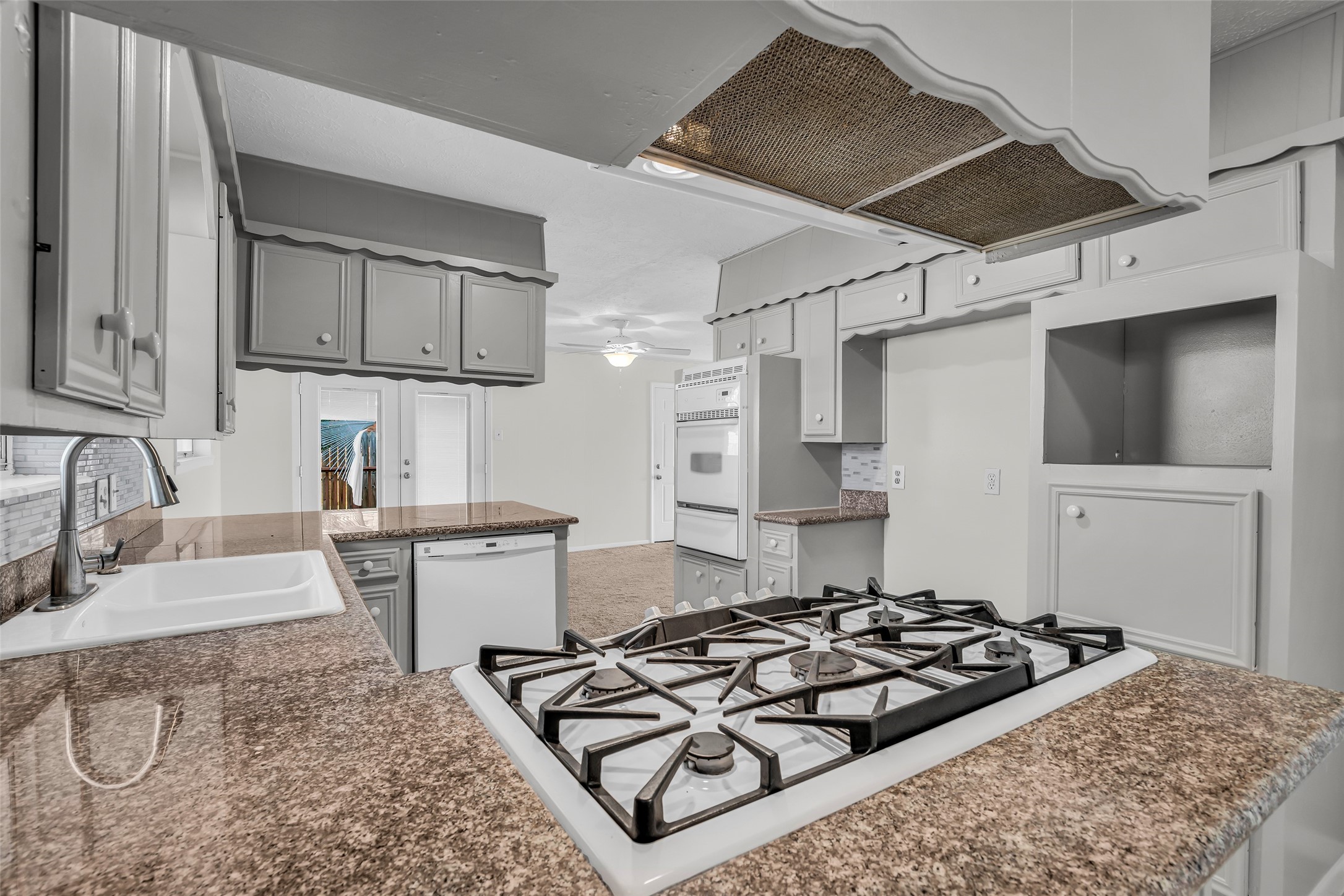 2808 Burke Road Property Photo 12