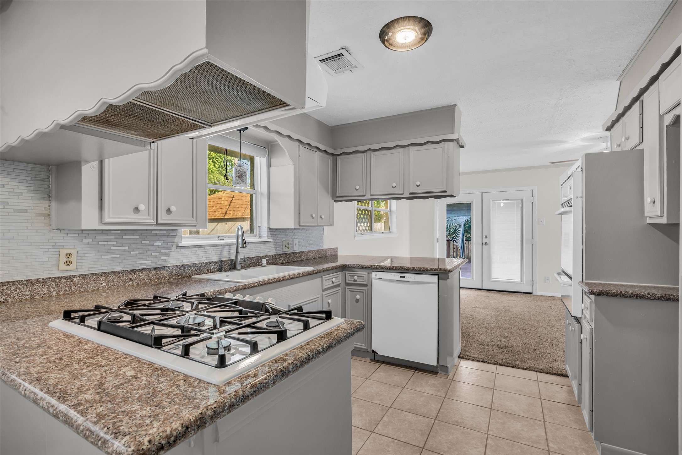 2808 Burke Road Property Photo 13