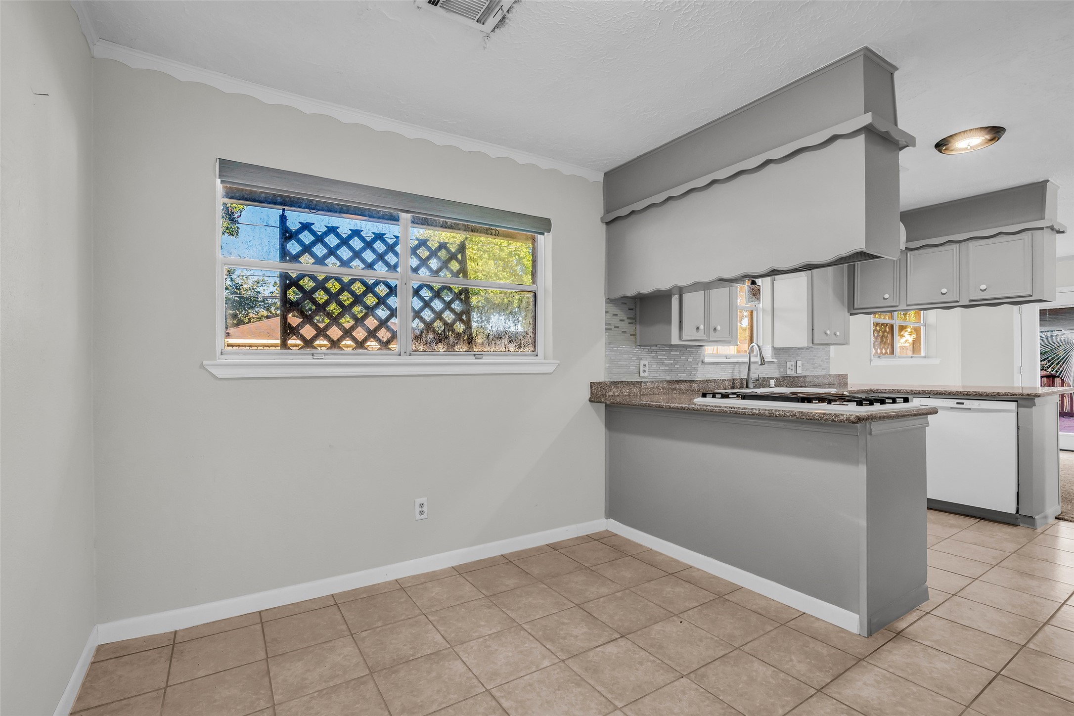 2808 Burke Road Property Photo 15