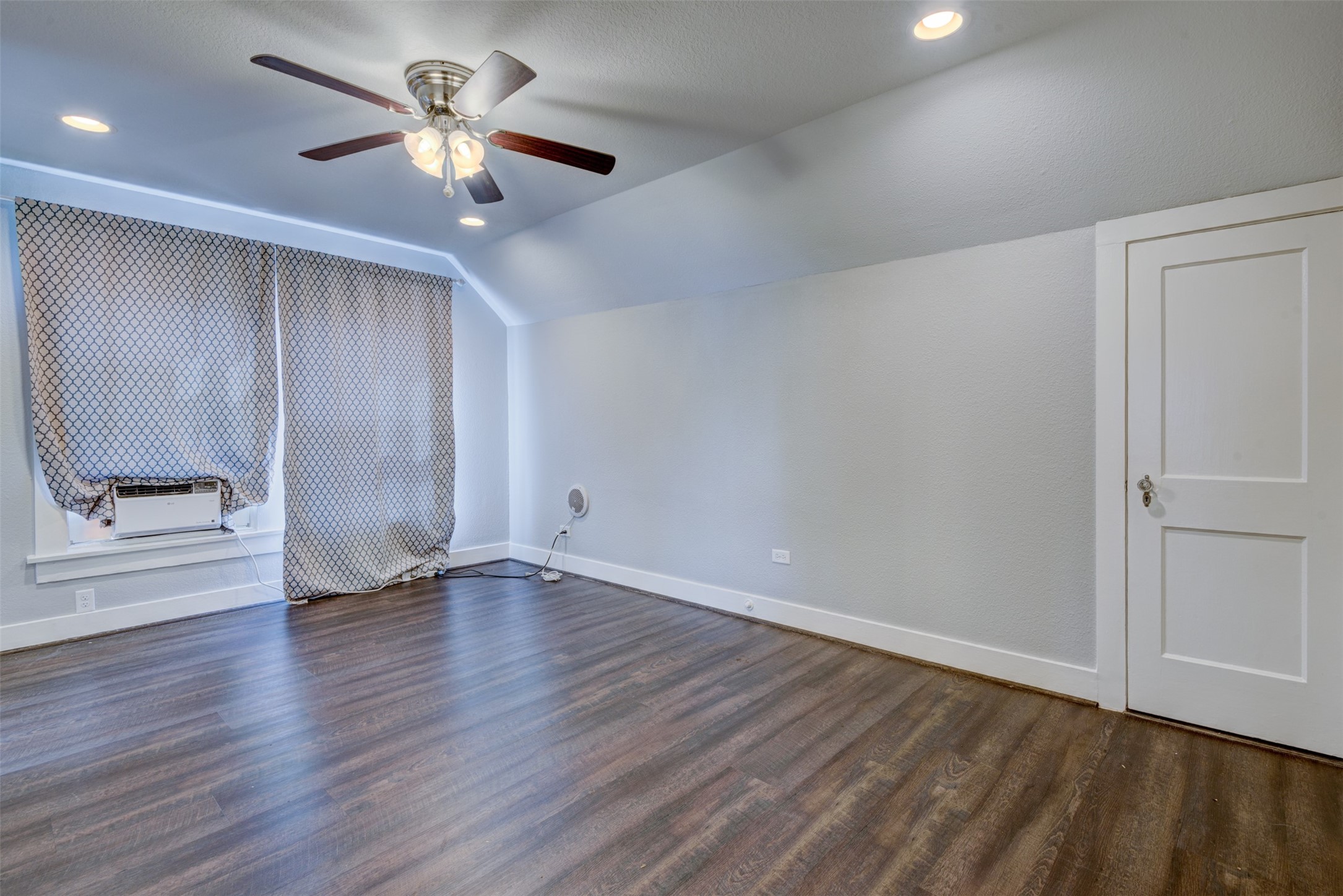 1313 Peden Street Property Photo 6