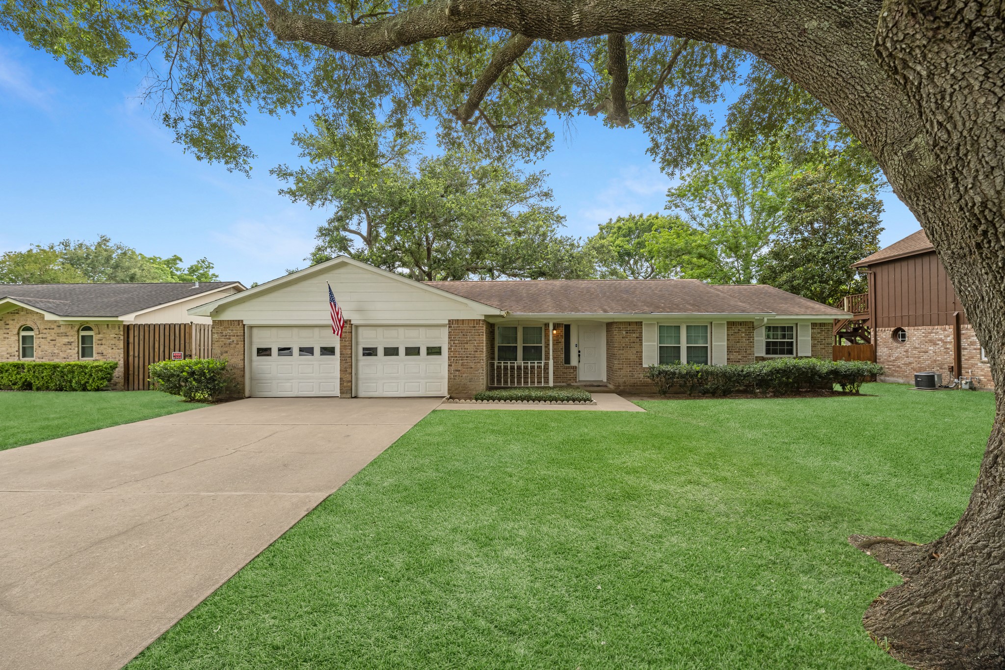 808 Riverside Drive Property Photo 1