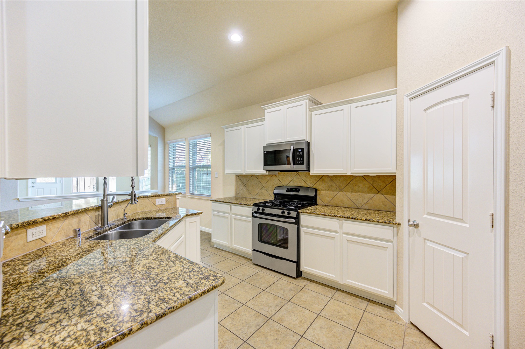 19306 Boulder Bay Lane Property Photo 14