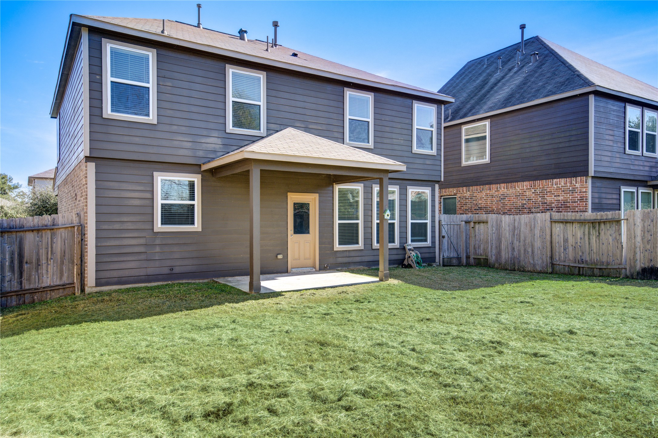 10907 Woodland Leaf Lane Property Photo 32
