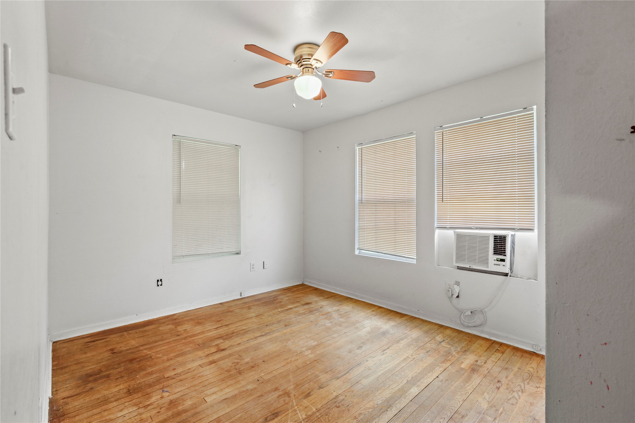 5515 Flamingo Drive Property Photo 16
