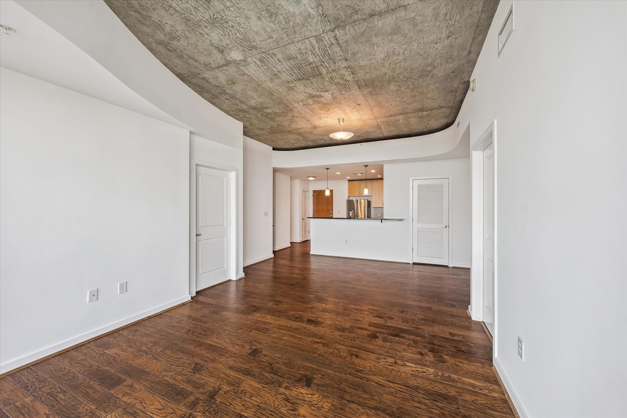 5925 Almeda Road 10805 Property Photo 4