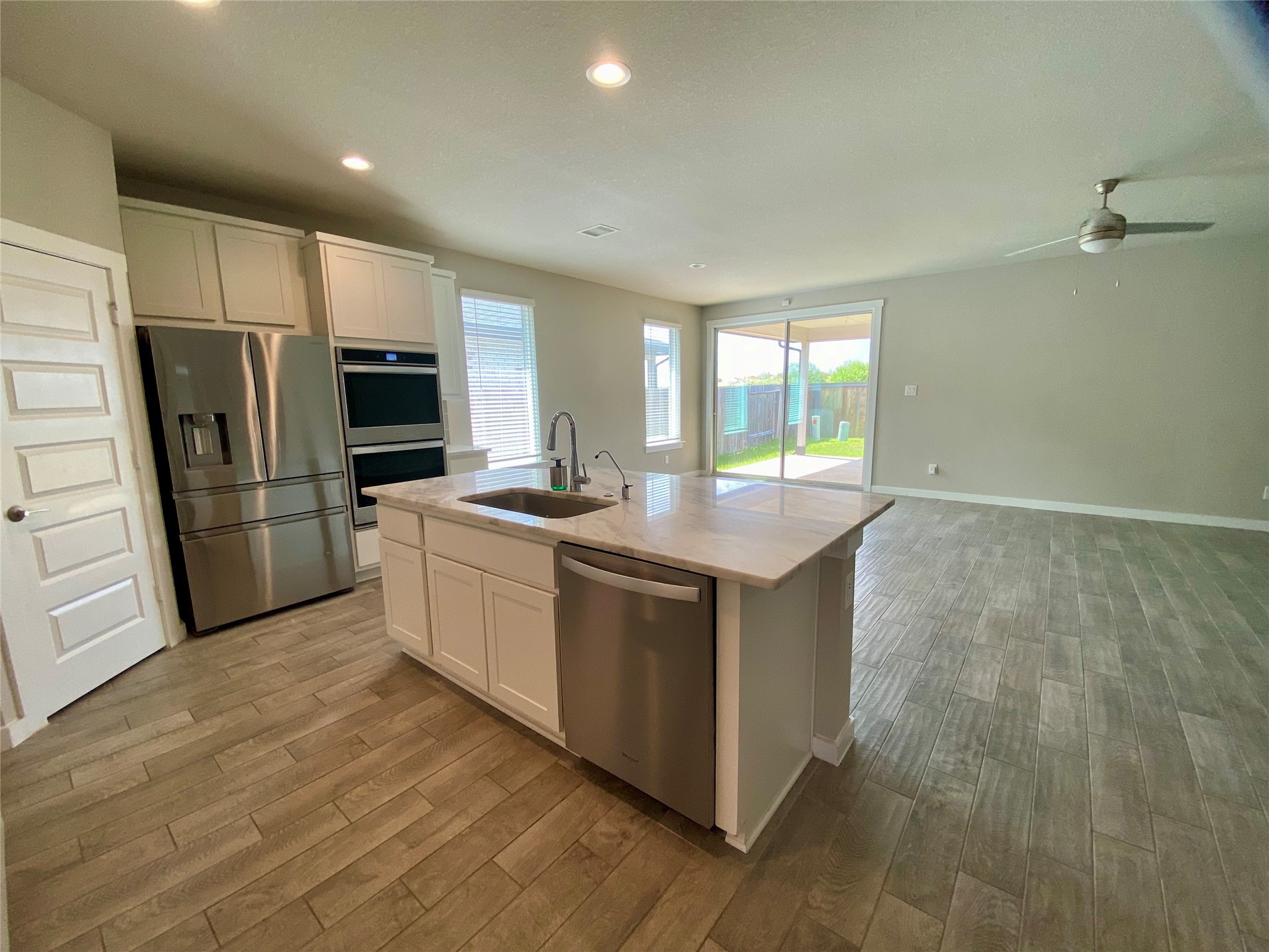 28503 Hannahs Harbor Lane Property Photo 2