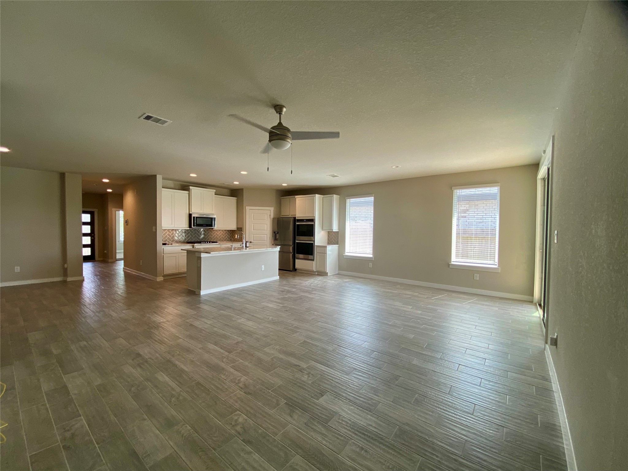 28503 Hannahs Harbor Lane Property Photo 3