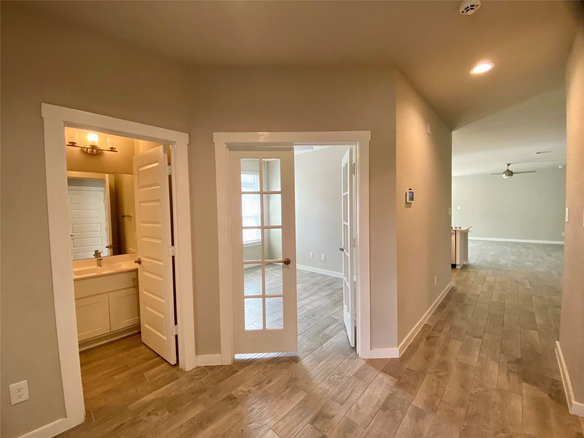 28503 Hannahs Harbor Lane Property Photo 4