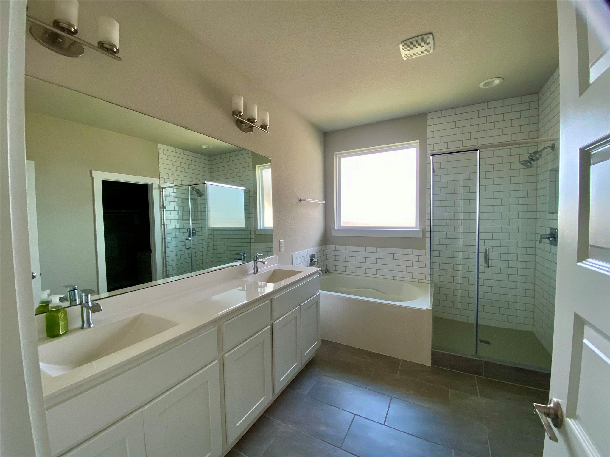 28503 Hannahs Harbor Lane Property Photo 5