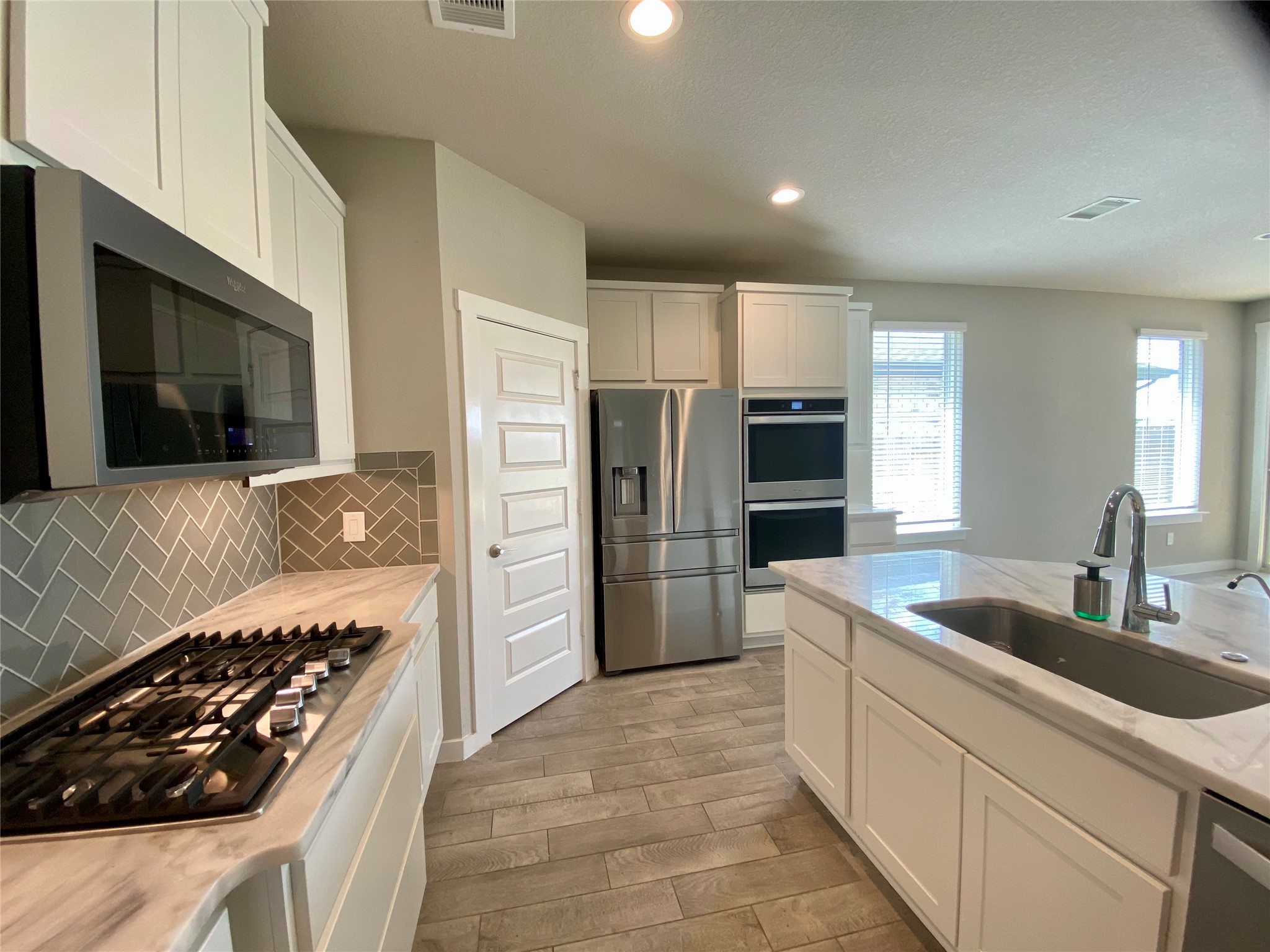 28503 Hannahs Harbor Lane Property Photo 9