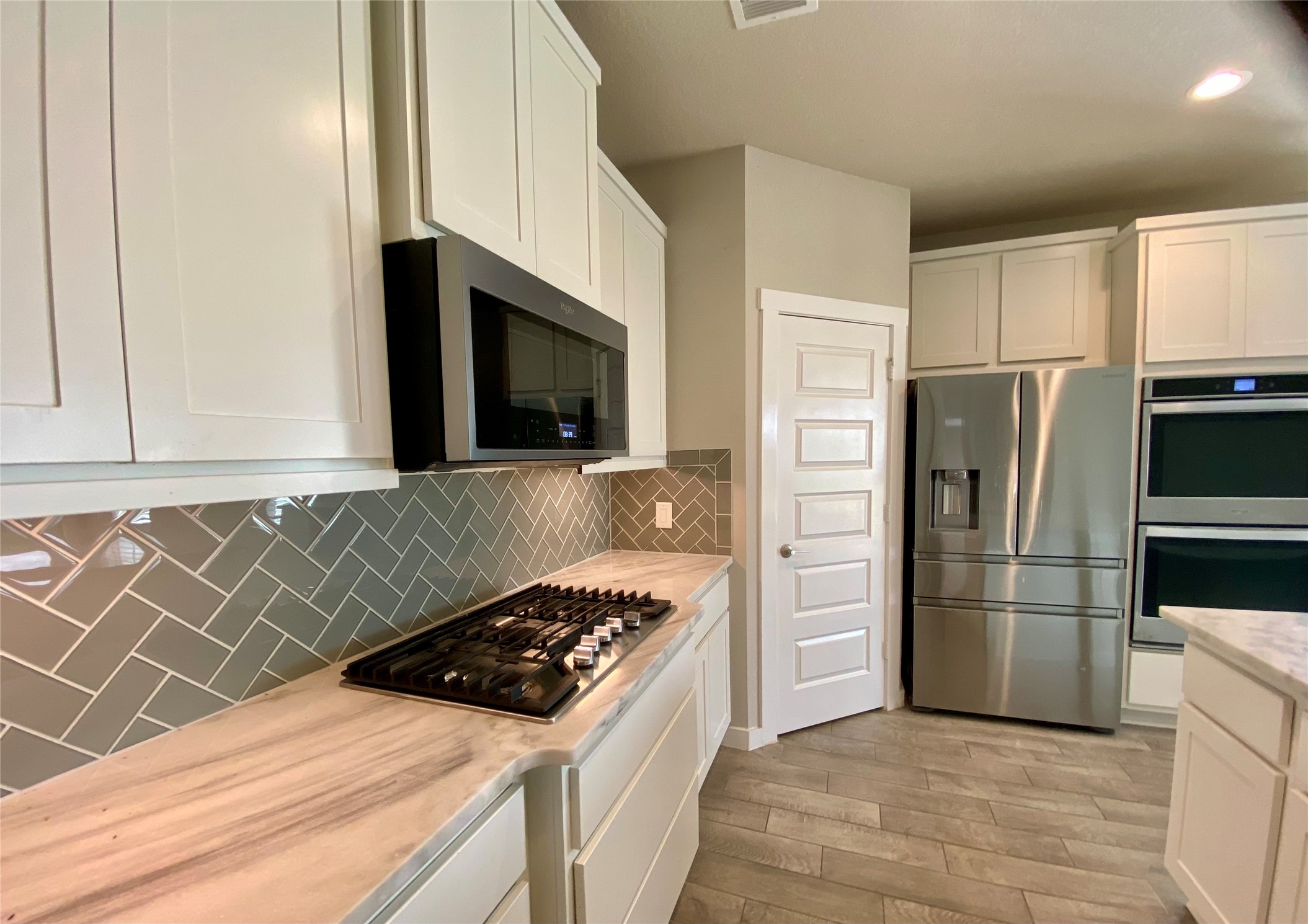 28503 Hannahs Harbor Lane Property Photo 10