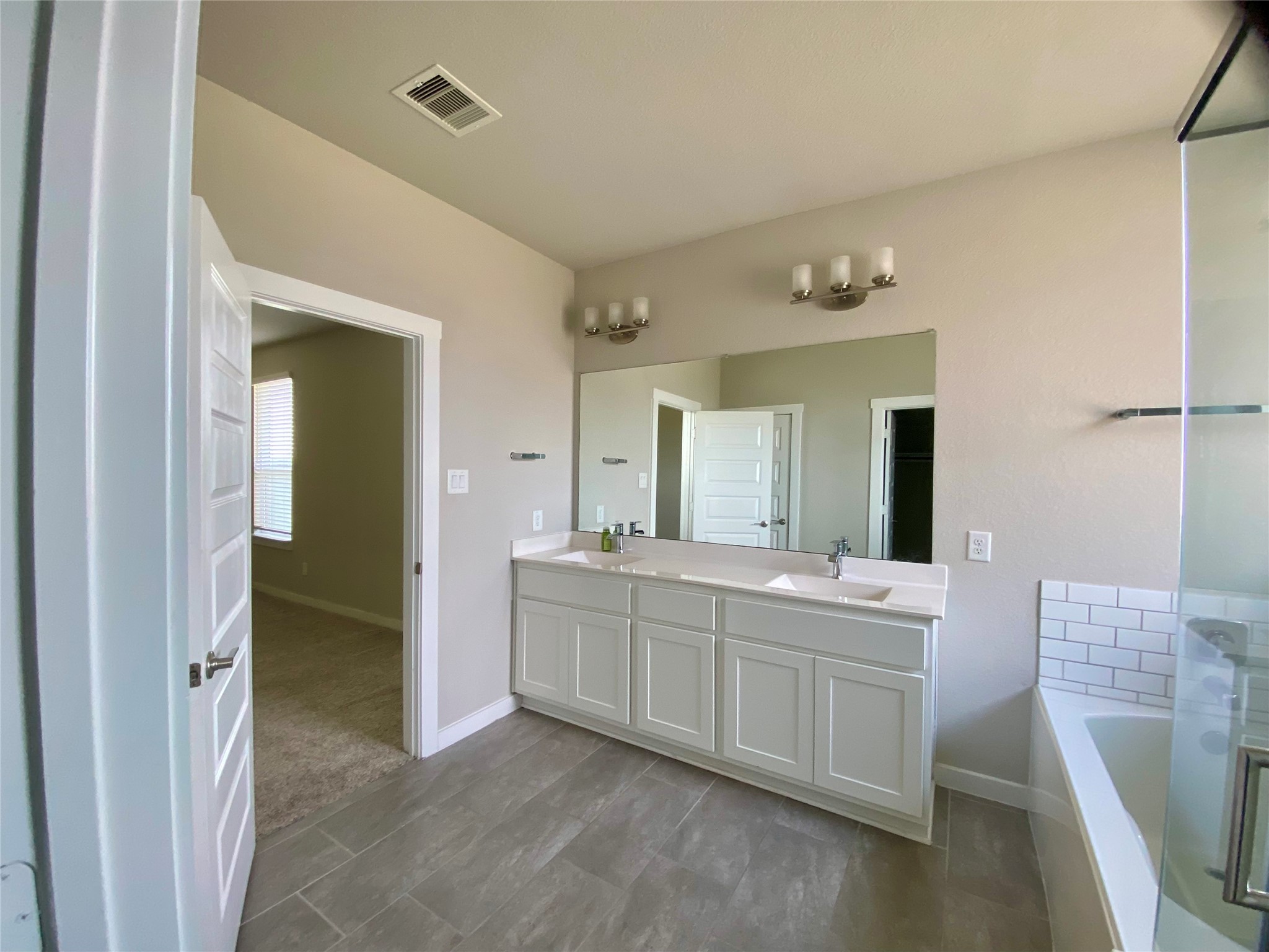 28503 Hannahs Harbor Lane Property Photo 11