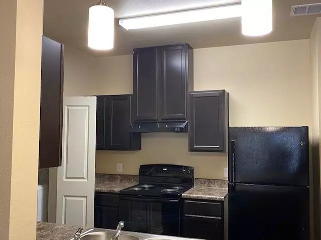 505 Sunset Drive 100 Property Photo 4