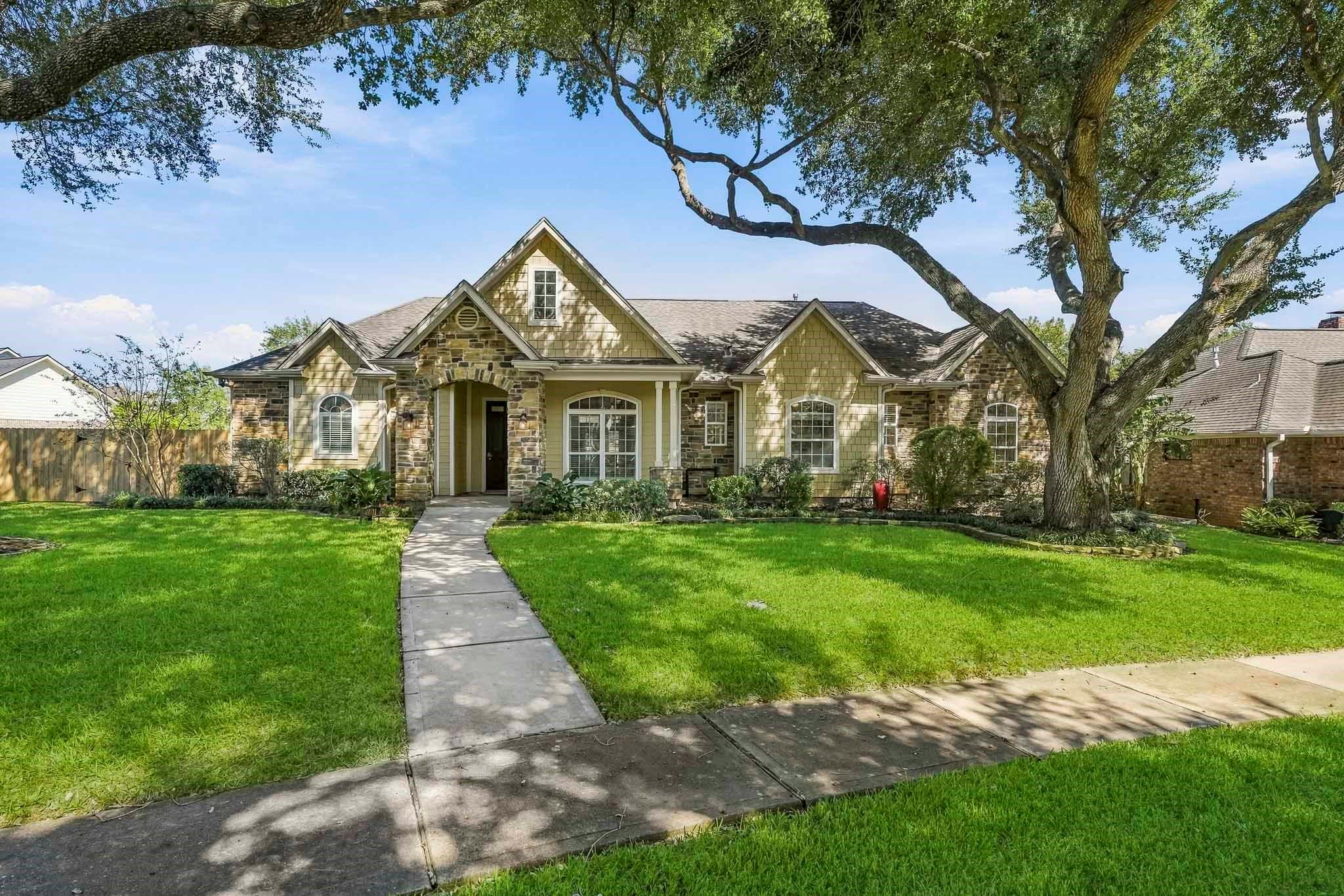 4631 Lake Village Drive, Fulshear TX 77441