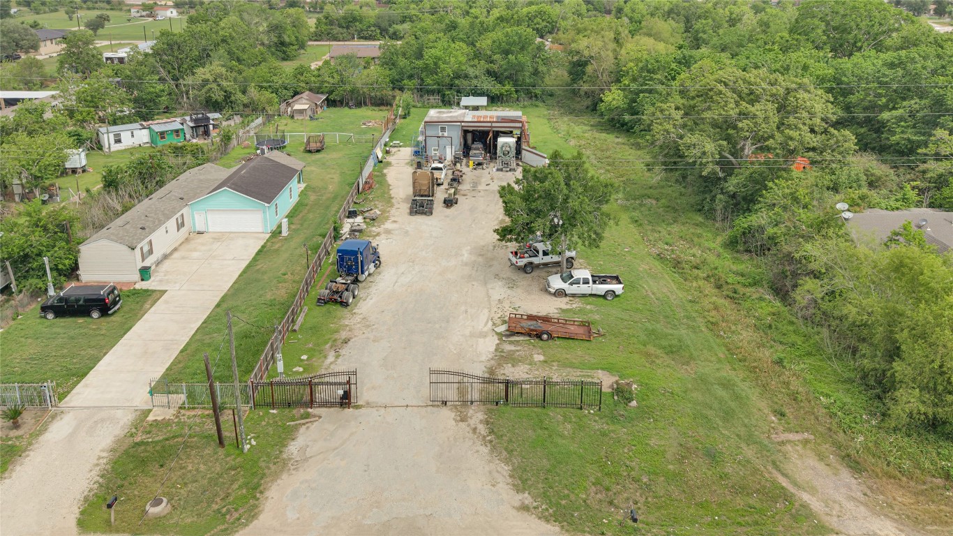 811 Coen Road Property Photo
