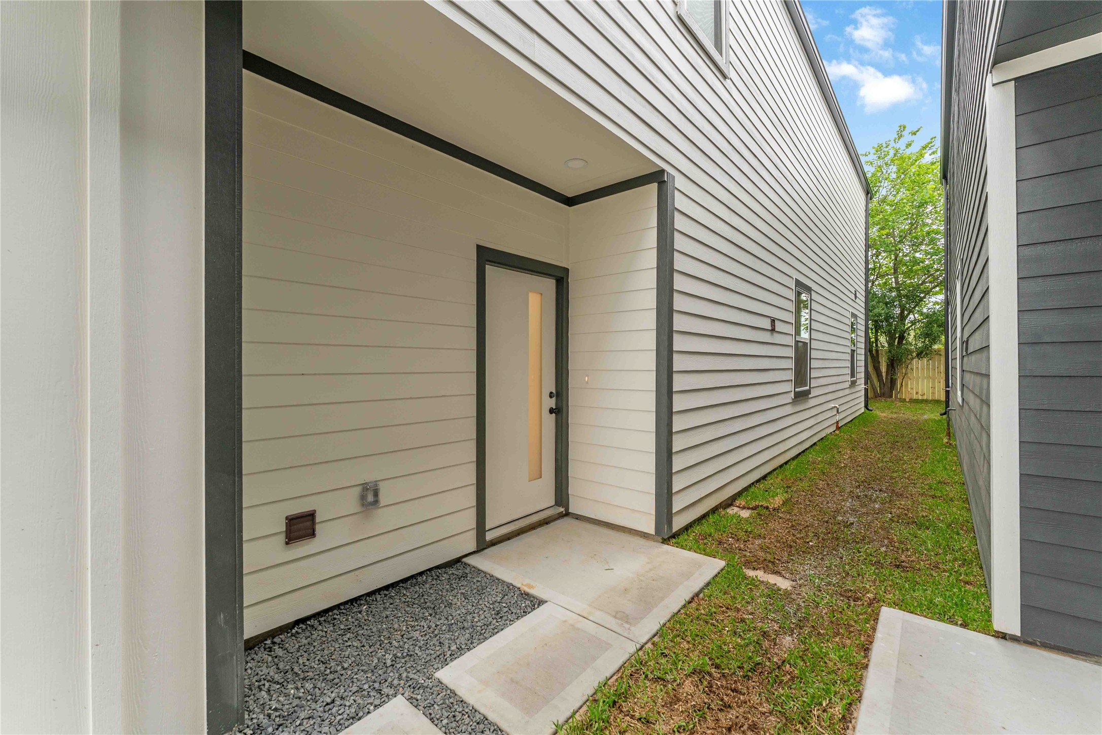 760 Lucky Street B Property Photo 4