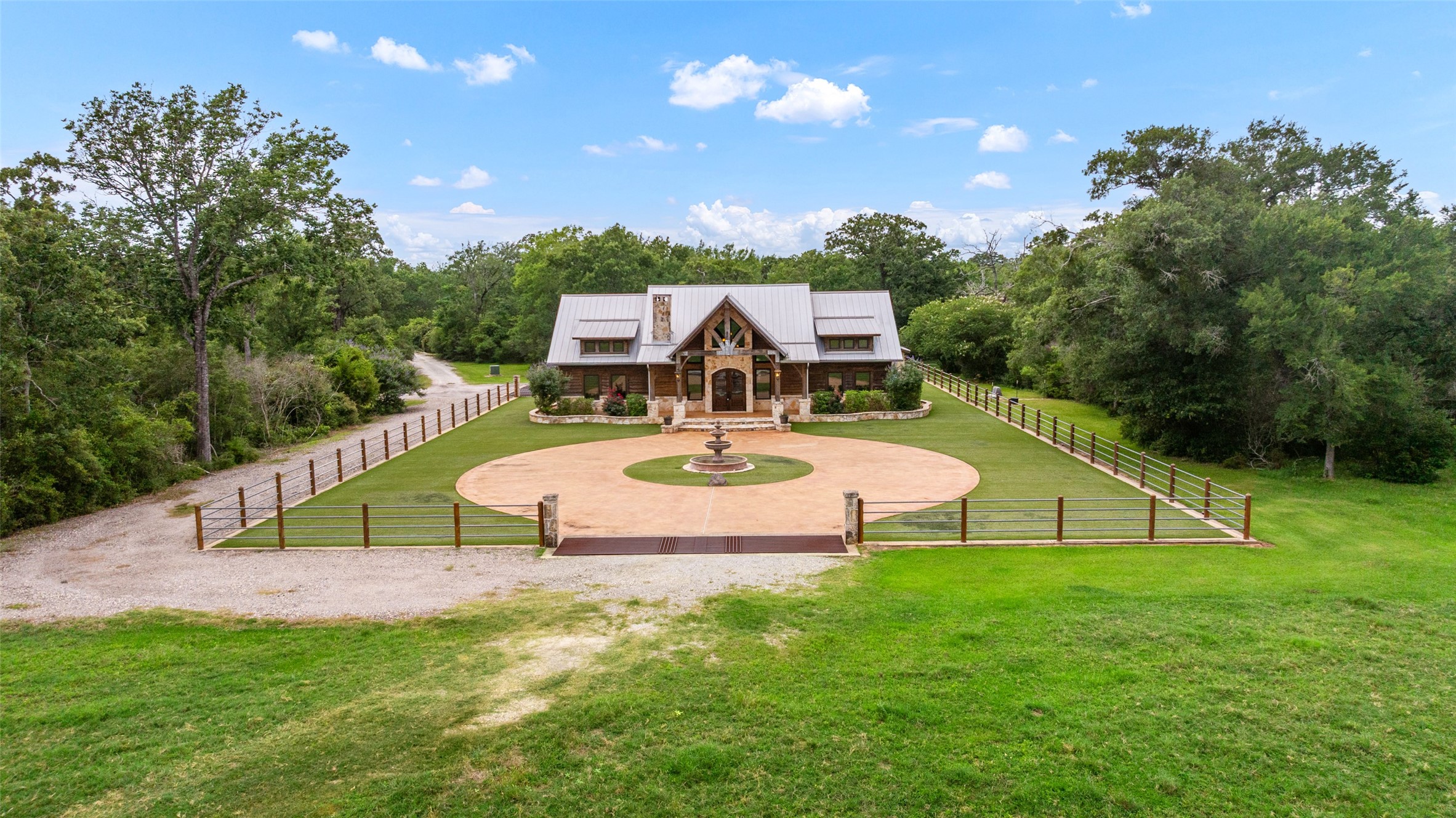 654 Navasota Ridge Property Photo 2