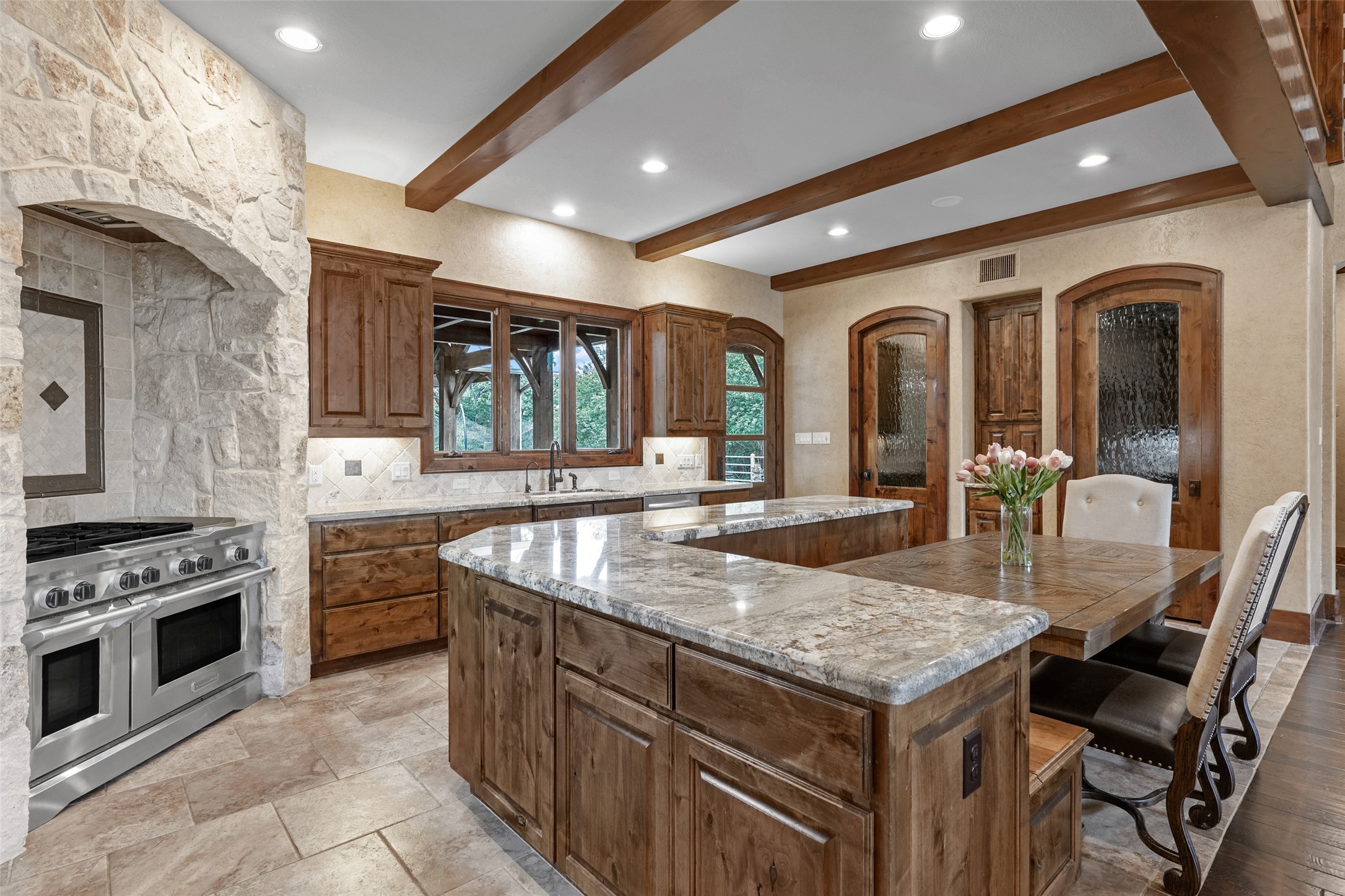 654 Navasota Ridge Property Photo 3