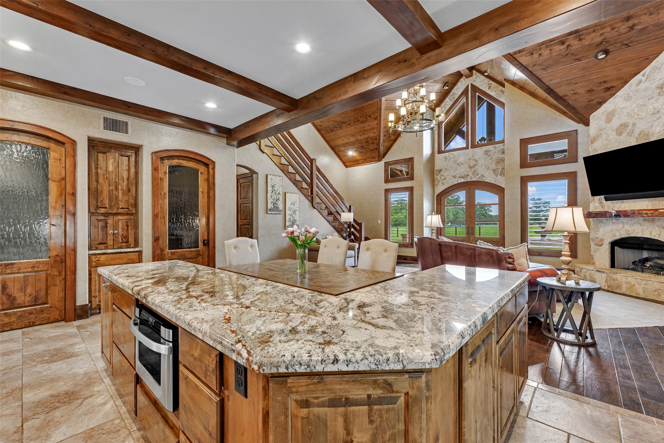 654 Navasota Ridge Property Photo 4