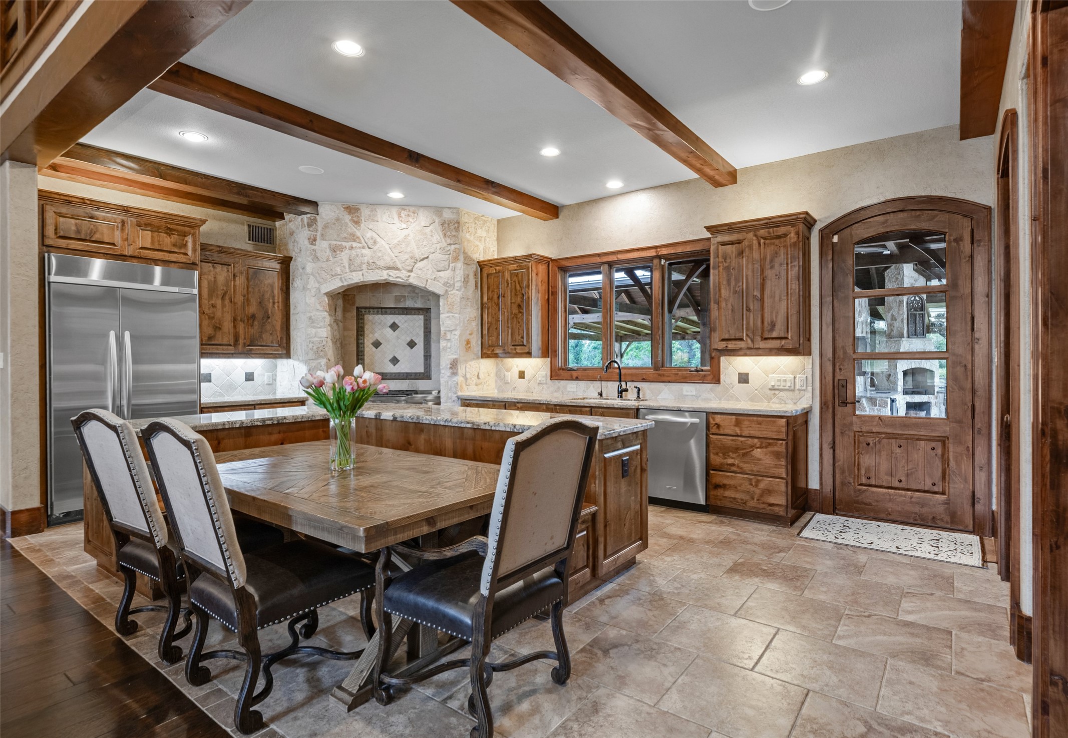 654 Navasota Ridge Property Photo 5