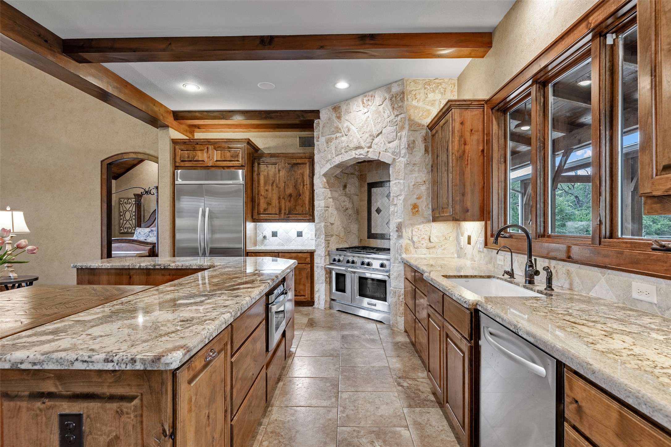 654 Navasota Ridge Property Photo 6