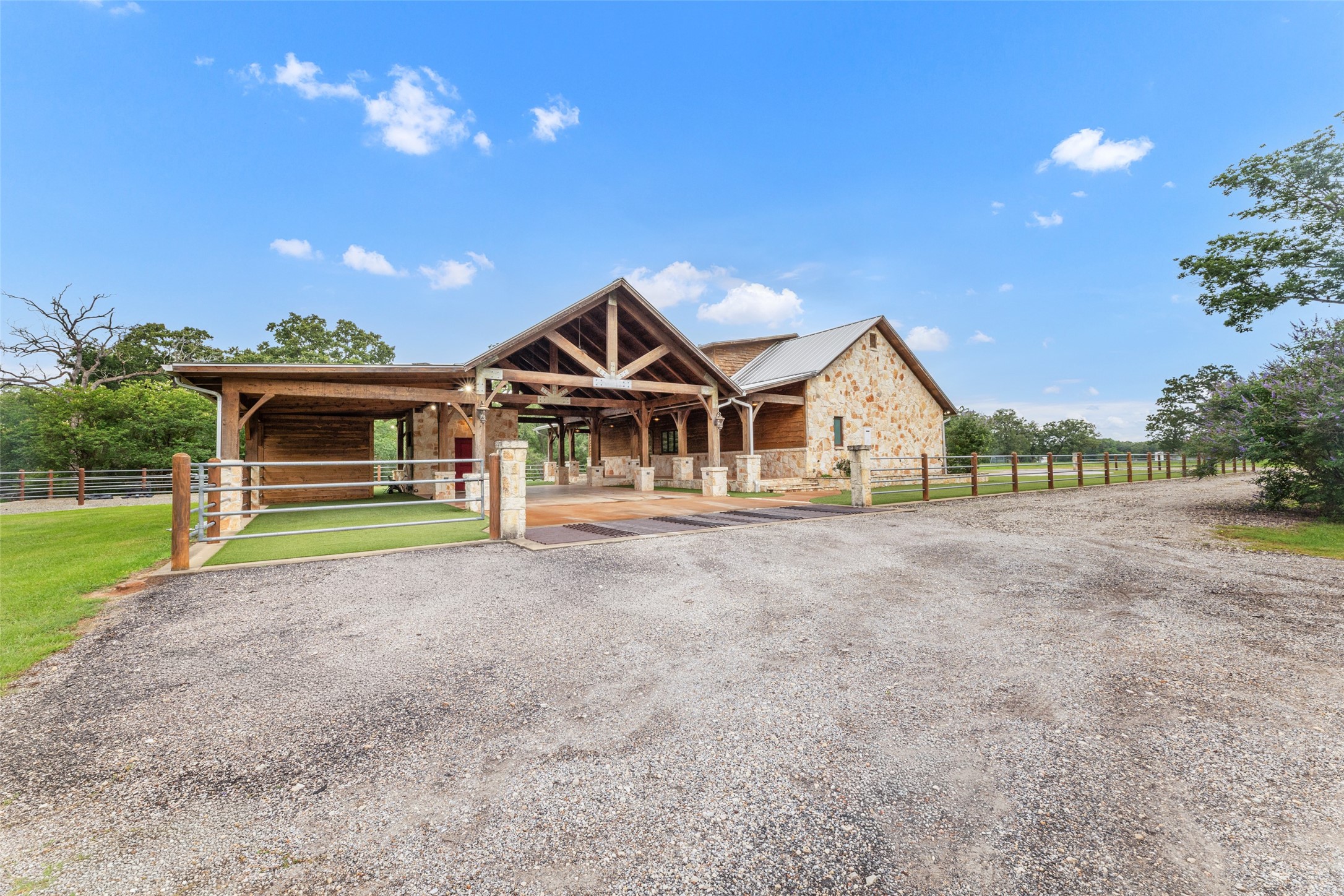 654 Navasota Ridge Property Photo 22