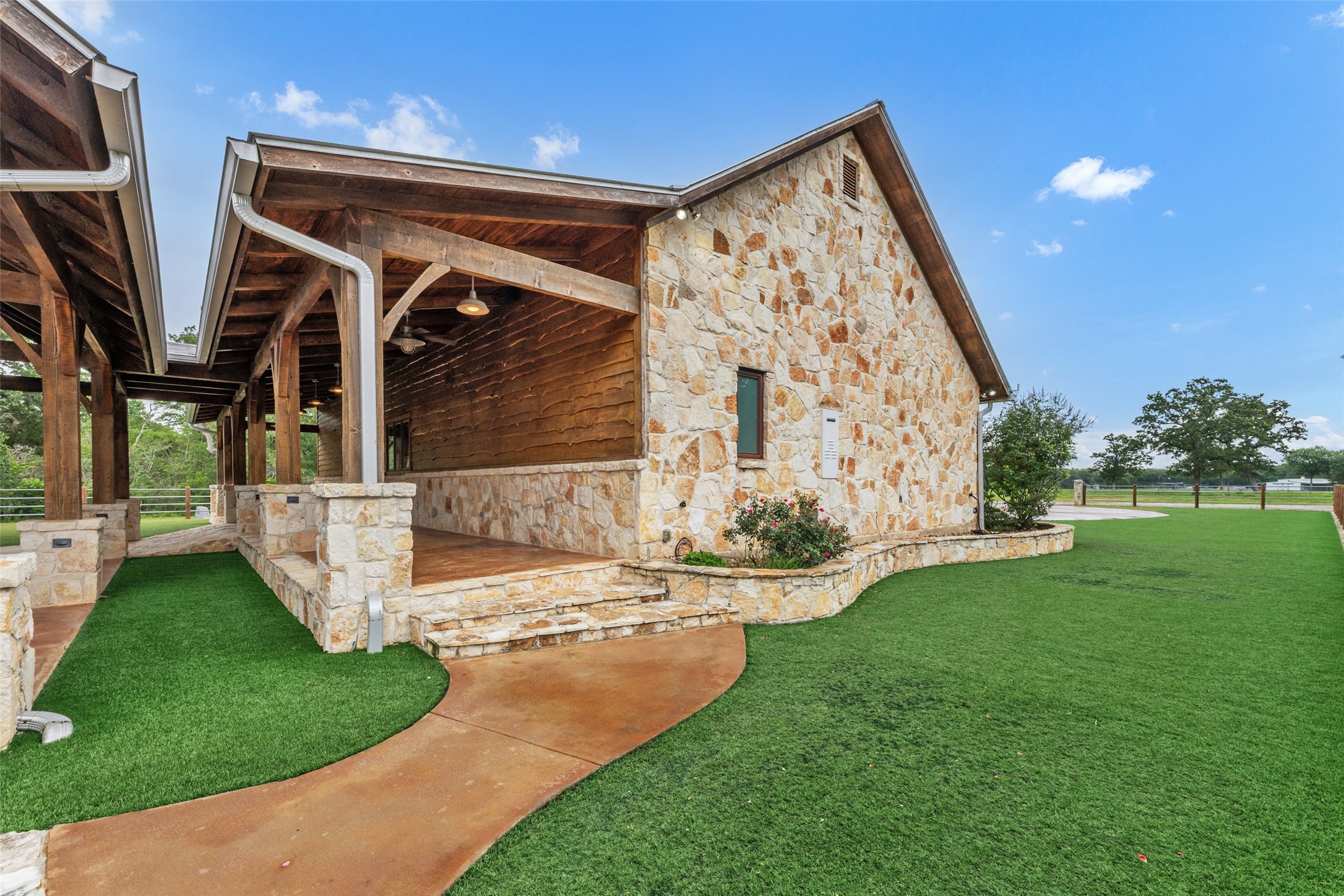 654 Navasota Ridge Property Photo 25