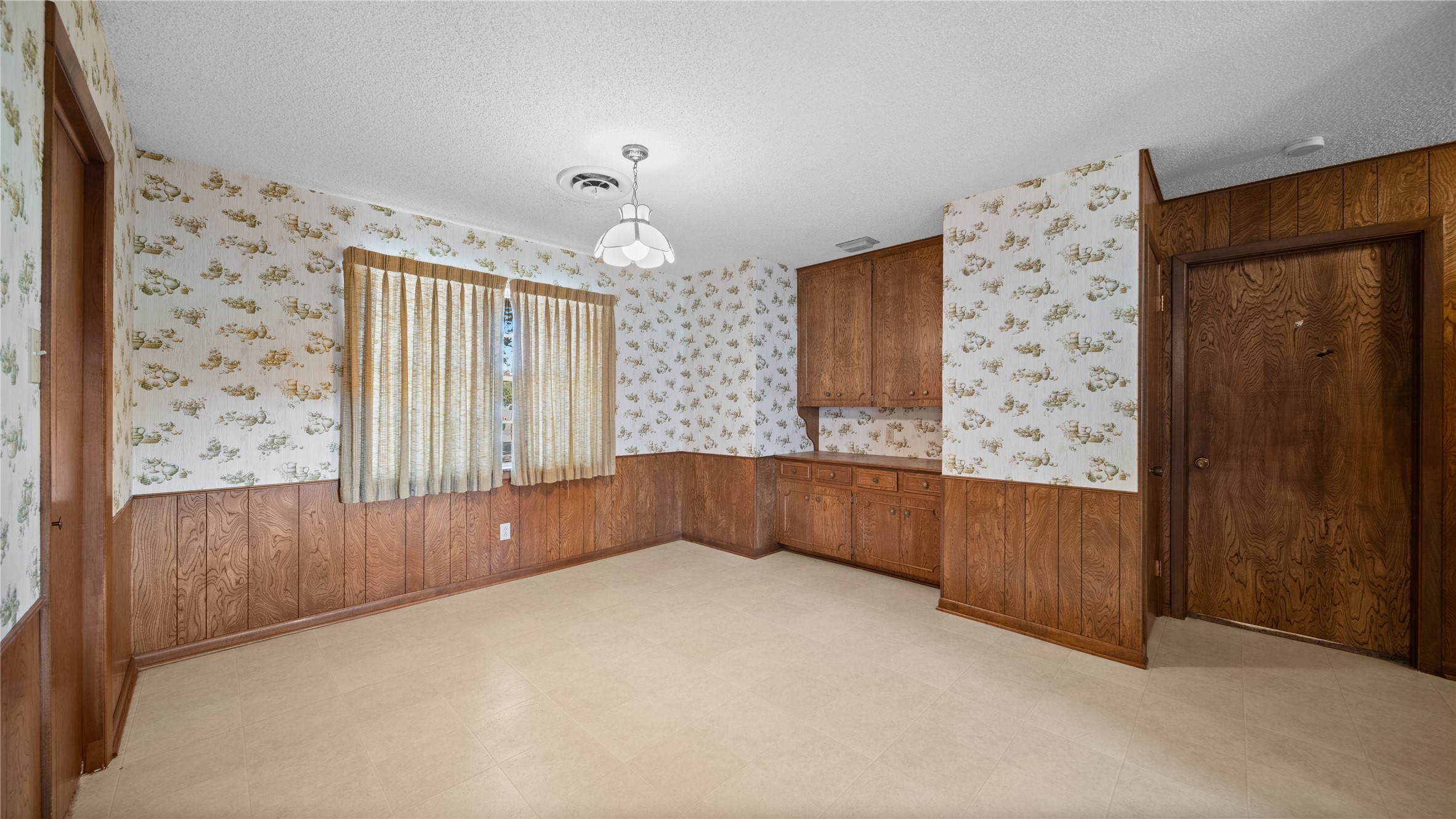 674 N Polk Property Photo 8