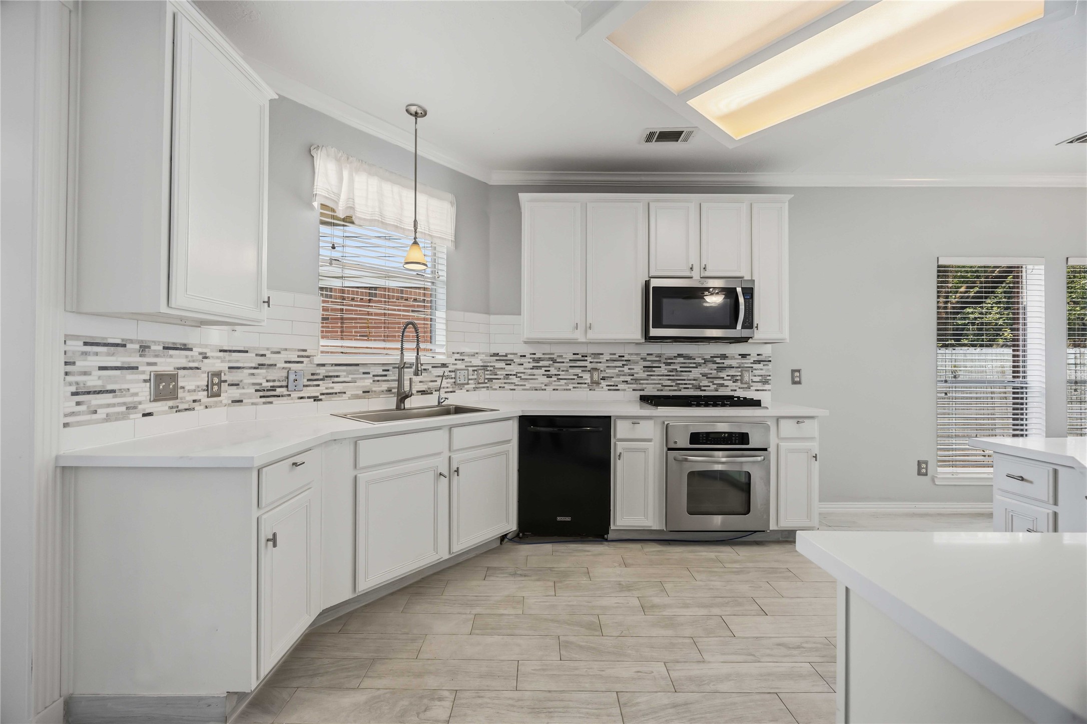 807 Fairpark Lane Property Photo 1