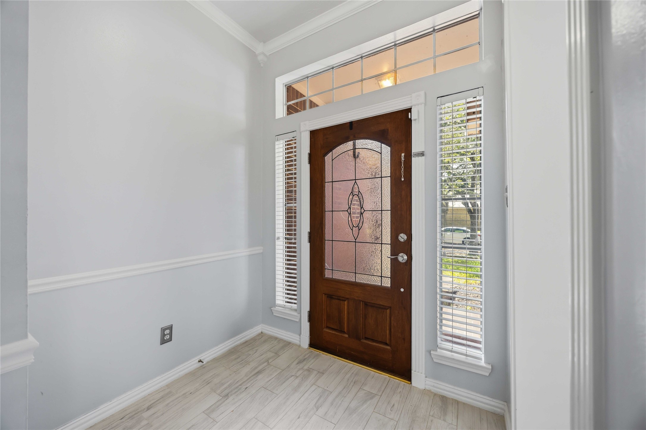 807 Fairpark Lane Property Photo 4