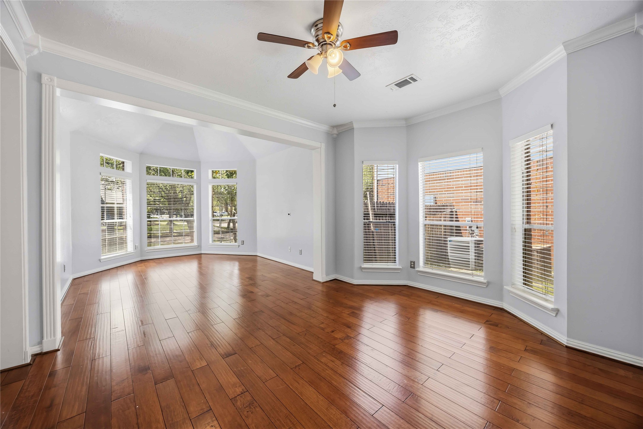 807 Fairpark Lane Property Photo 6