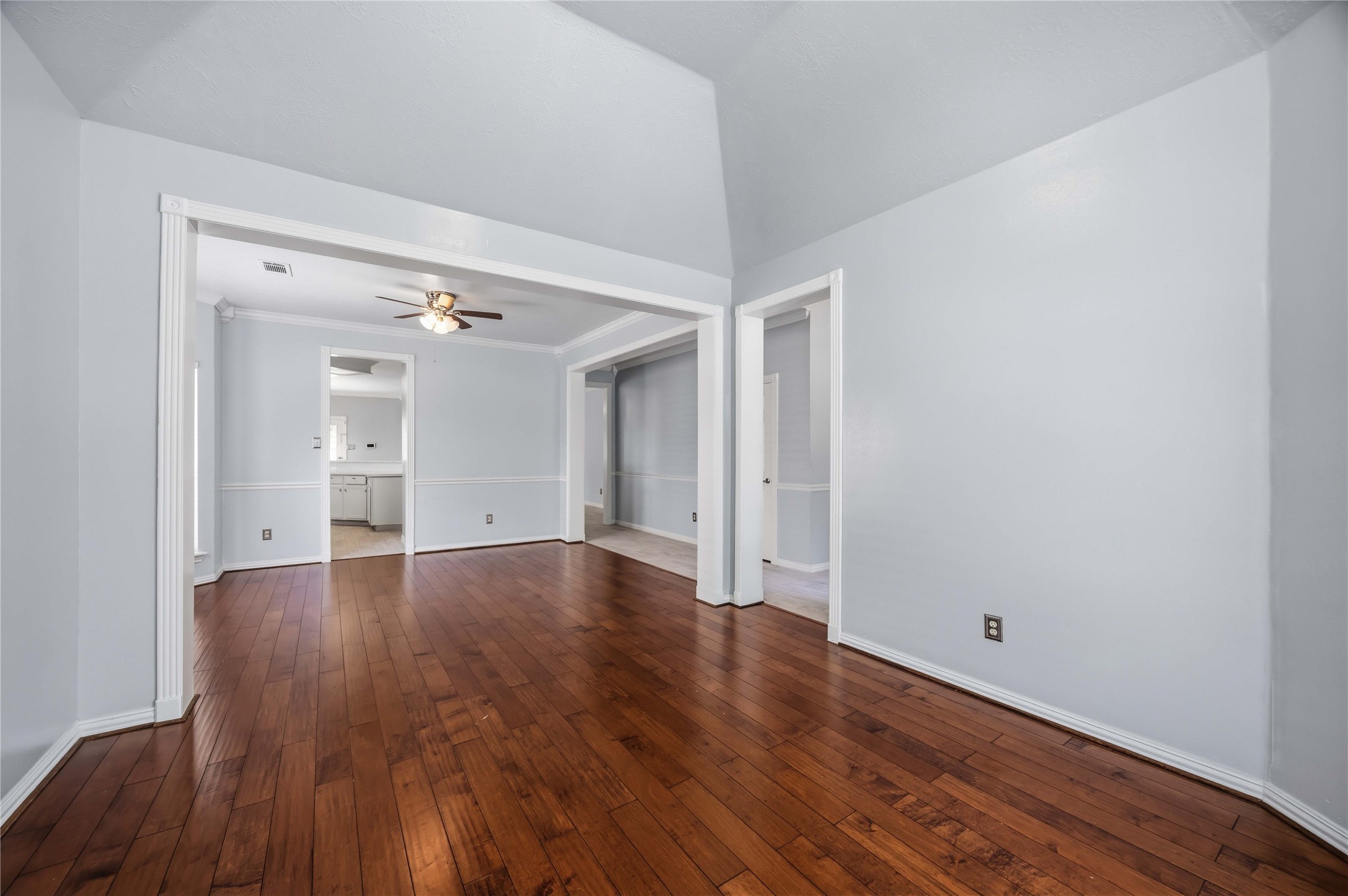 807 Fairpark Lane Property Photo 8