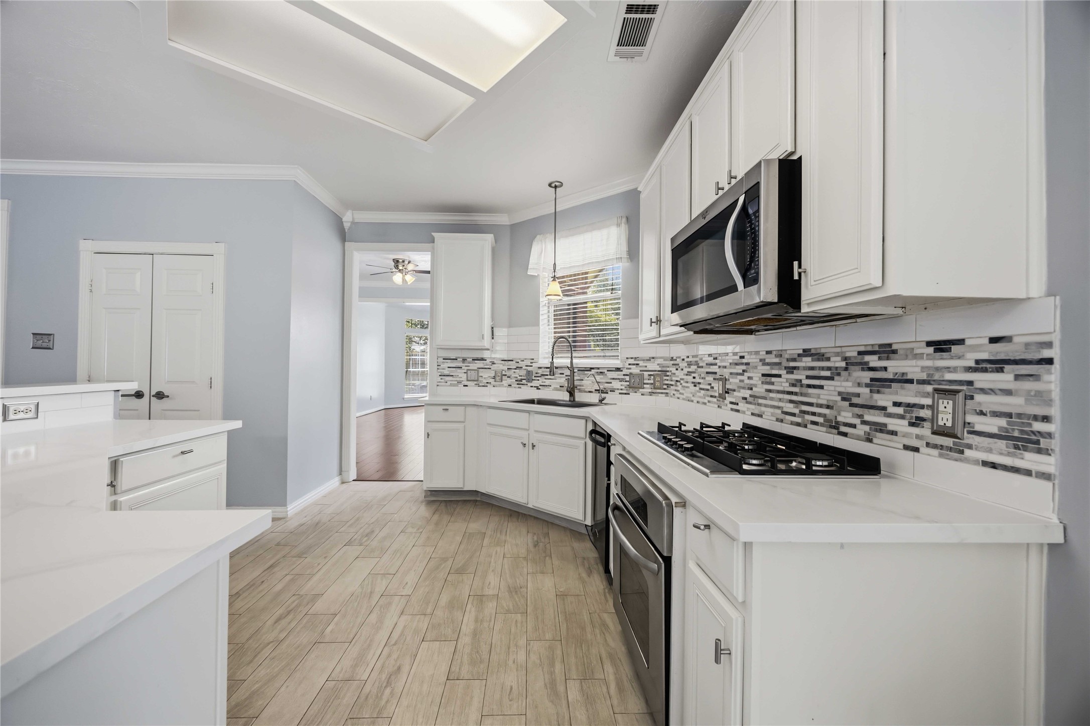 807 Fairpark Lane Property Photo 10