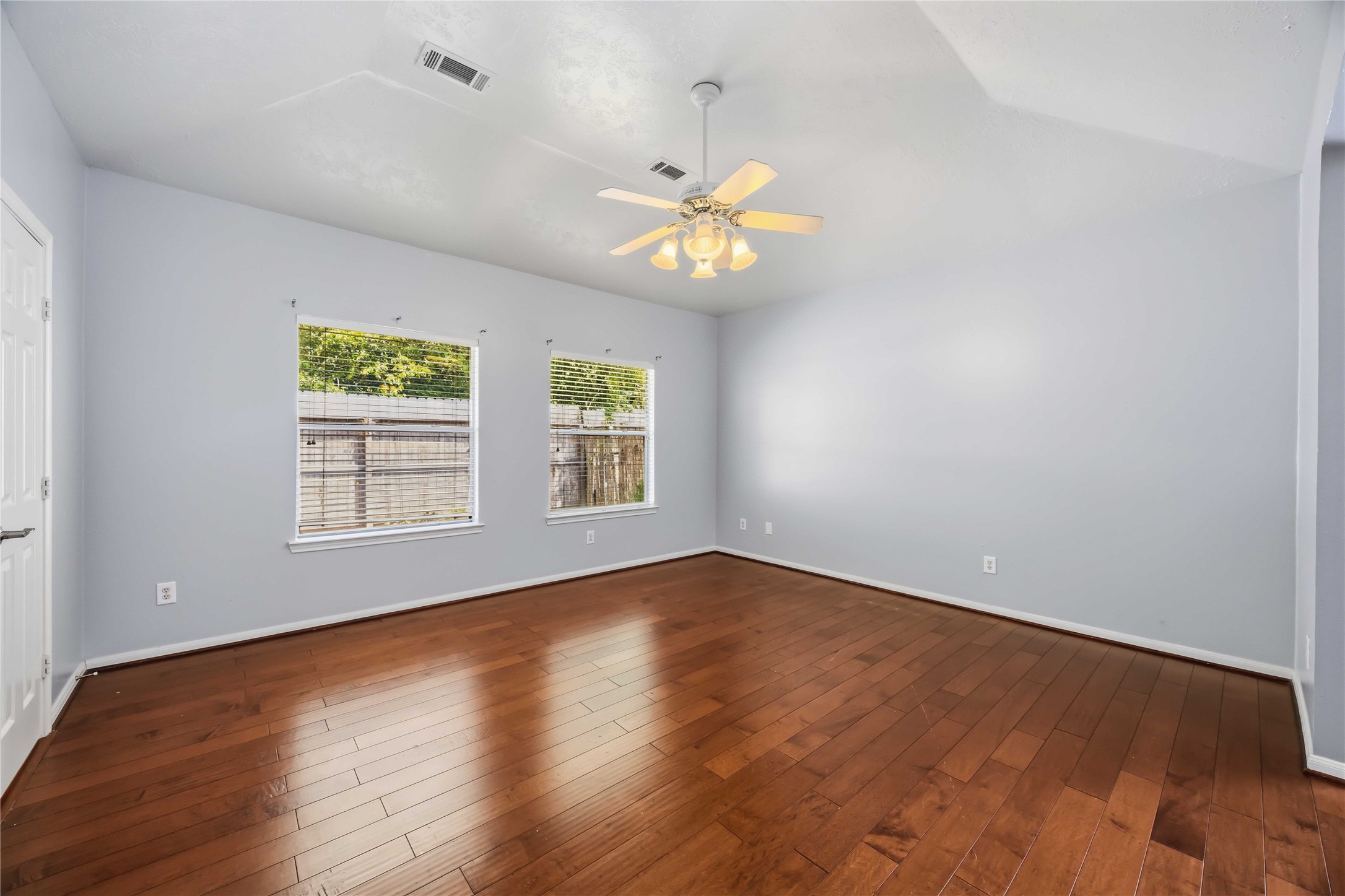 807 Fairpark Lane Property Photo 18