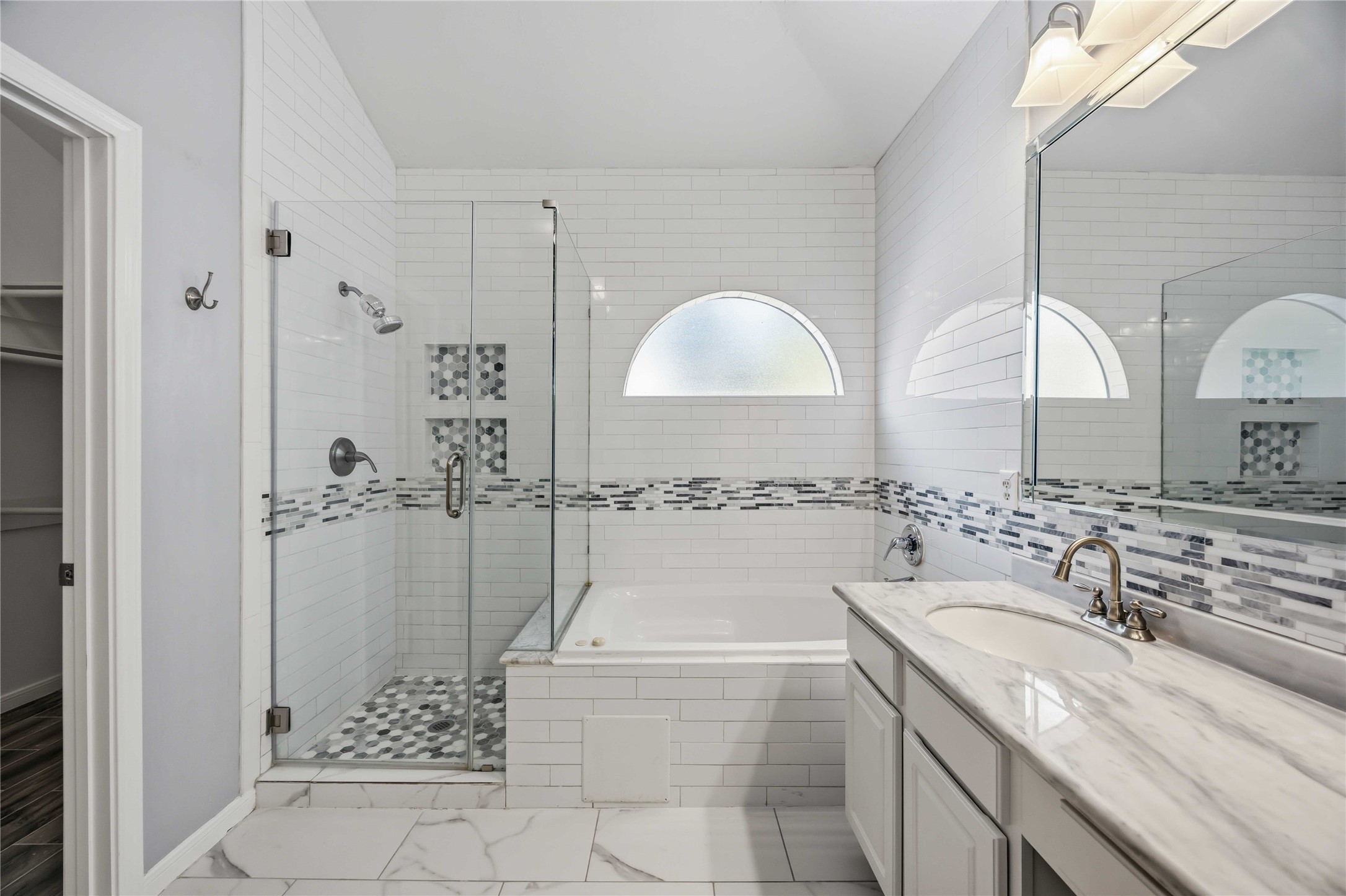 807 Fairpark Lane Property Photo 23