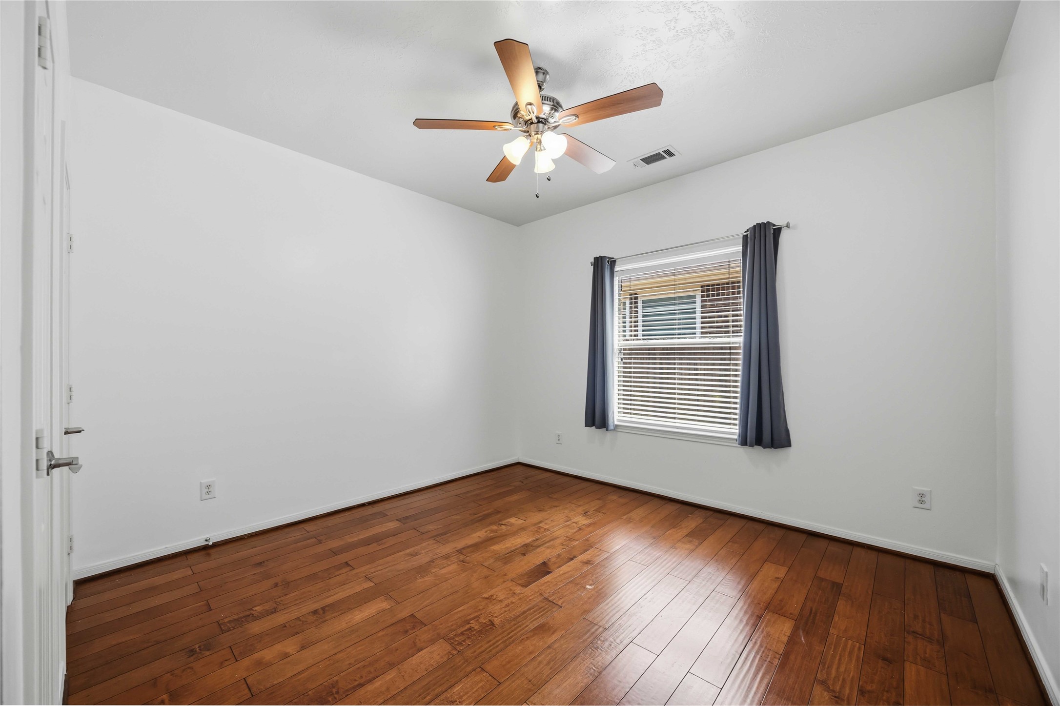 807 Fairpark Lane Property Photo 27